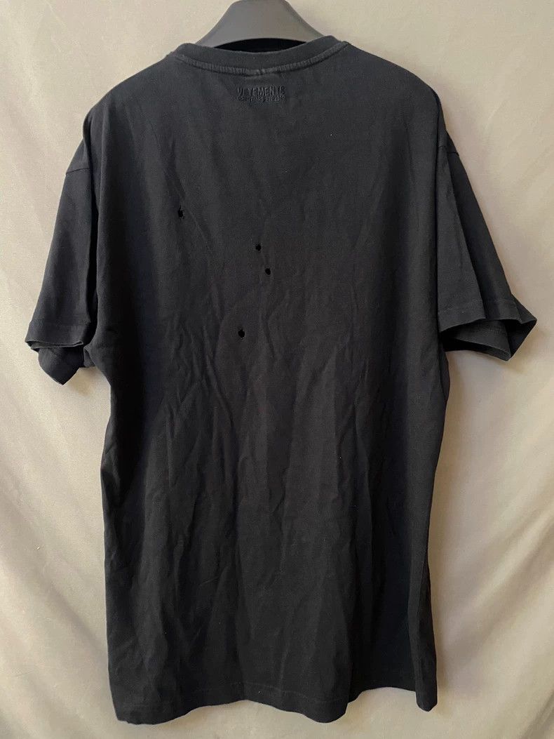 Vetements Vetements Short Sleeve T-Shirt with Bullet Holes Size US S / EU 44-46 / 1 - 3 Thumbnail