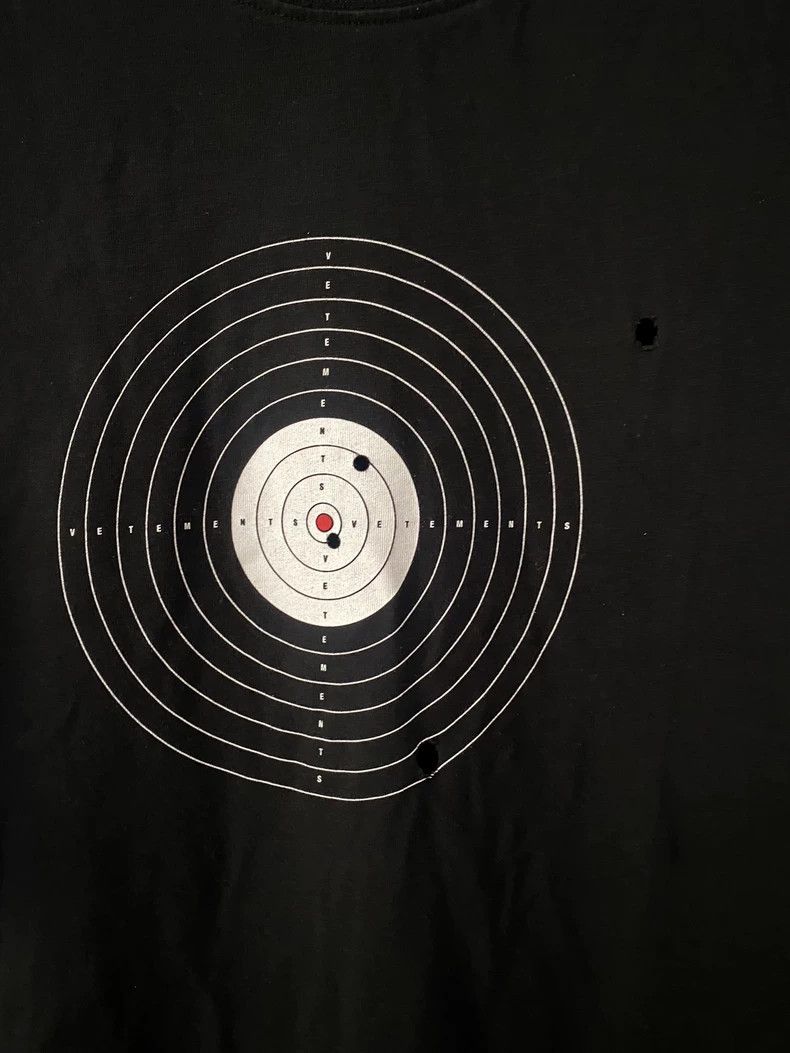 Vetements Vetements Short Sleeve T-Shirt with Bullet Holes Size US S / EU 44-46 / 1 - 2 Thumbnail