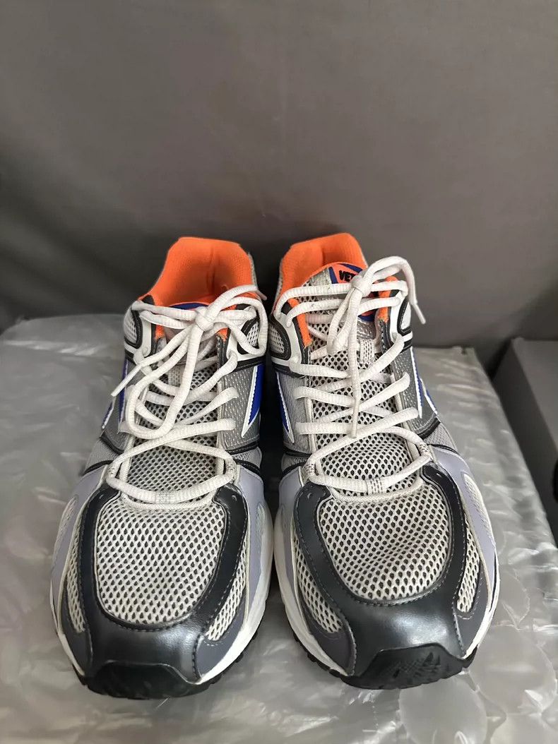 Vetements Vetements Reebok Stylish Sneakers for Casual Wear Size US 9.5 / EU 42-43 - 2 Thumbnail
