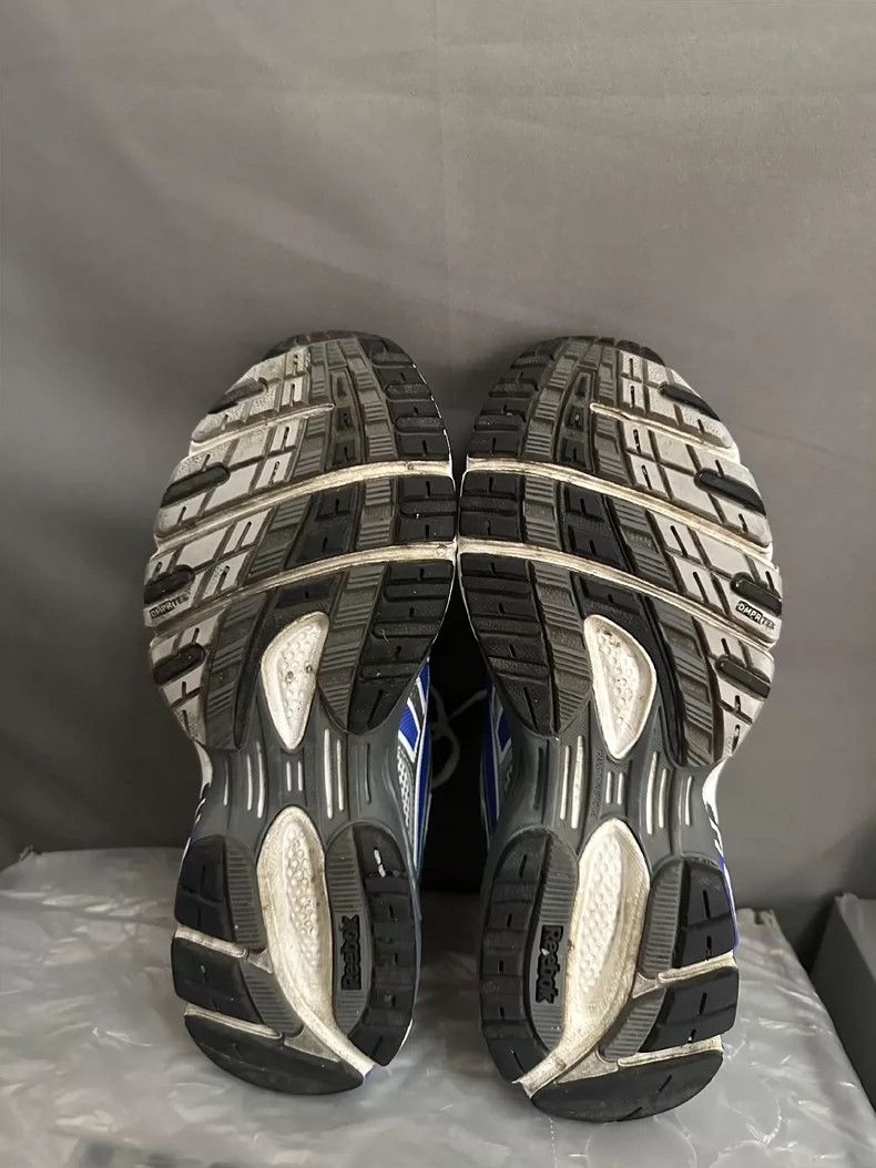 Vetements Vetements Reebok Stylish Sneakers for Casual Wear Size US 9.5 / EU 42-43 - 5 Thumbnail