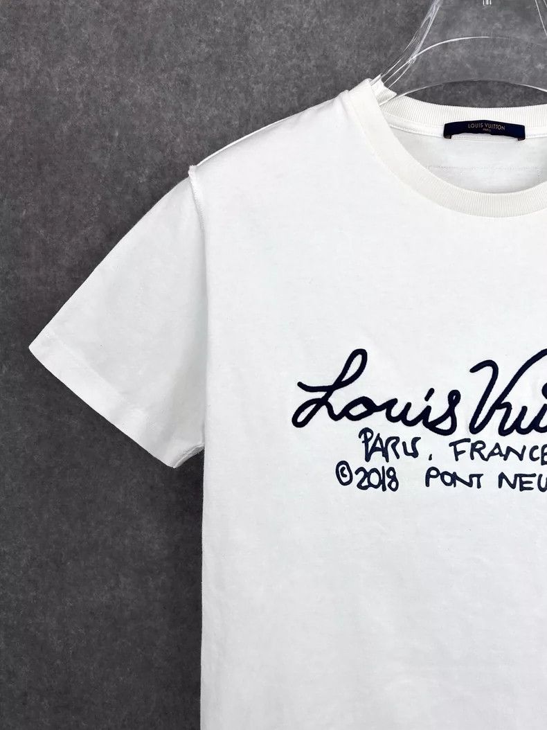 Louis Vuitton Louis Vuitton Short Sleeve T-Shirt for Men Size US S / EU 44-46 / 1 - 6 Thumbnail