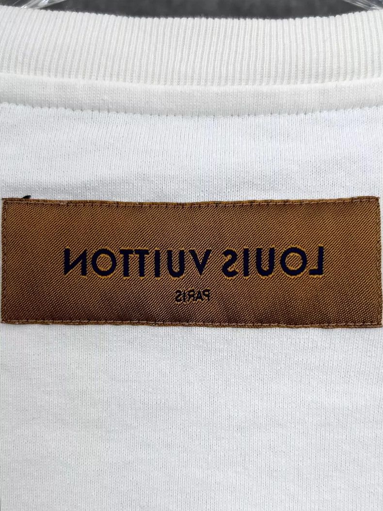 Louis Vuitton Louis Vuitton Short Sleeve T-Shirt for Men Size US S / EU 44-46 / 1 - 7 Thumbnail