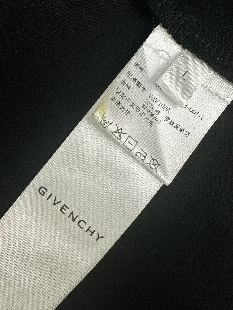 Givenchy Givenchy Black Short Sleeve T-Shirt with Chain Size US L / EU 52-54 / 3 - 9 Thumbnail