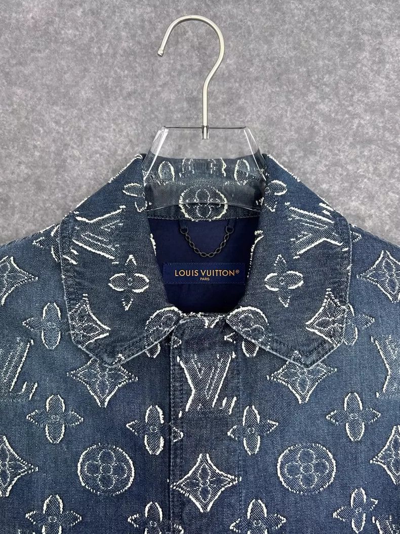 Louis Vuitton Louis Vuitton Blue Short Sleeve Shirt for Men Size US S / EU 44-46 / 1 - 8 Thumbnail