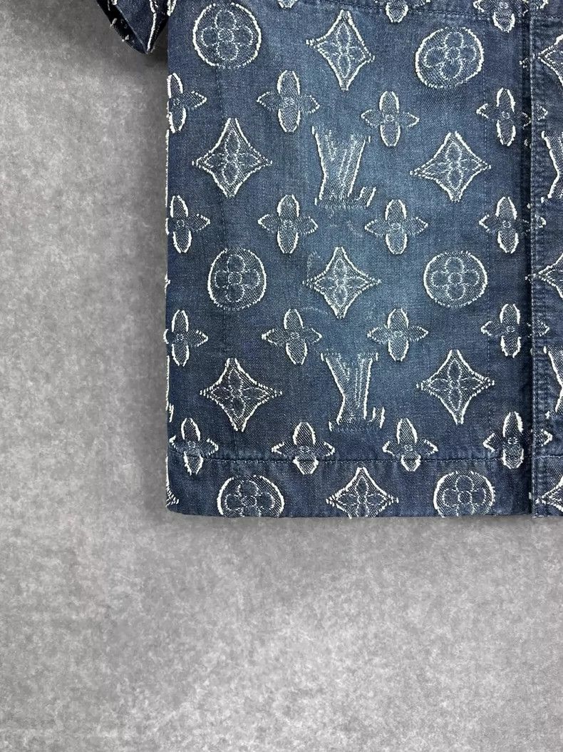 Louis Vuitton Louis Vuitton Blue Short Sleeve Shirt for Men Size US S / EU 44-46 / 1 - 4 Thumbnail