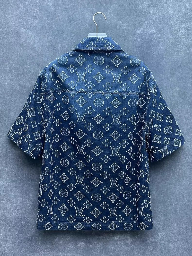 Louis Vuitton Louis Vuitton Logo Embroidered Short Sleeve Shirt Size US M / EU 48-50 / 2 - 2 Thumbnail