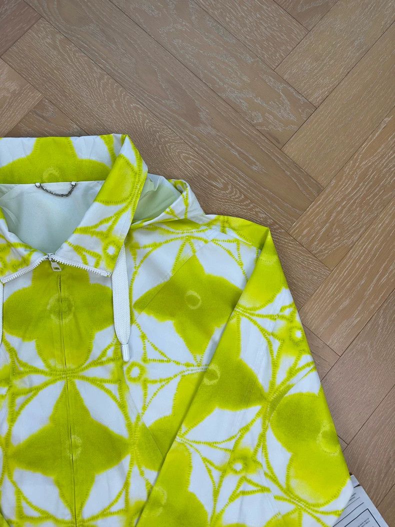 Louis Vuitton Louis Vuitton Yellow Logo Graphic Hooded Jacket Size US L / EU 52-54 / 3 - 5 Thumbnail