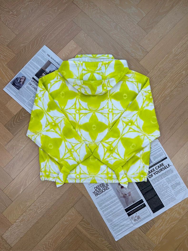 Louis Vuitton Louis Vuitton Yellow Logo Graphic Hooded Jacket Size US L / EU 52-54 / 3 - 2 Thumbnail