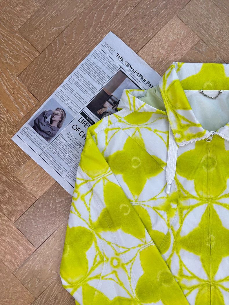 Louis Vuitton Louis Vuitton Yellow Logo Graphic Hooded Jacket Size US L / EU 52-54 / 3 - 6 Thumbnail