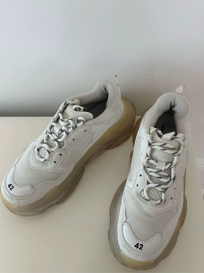 Balenciaga Balenciaga Triple S Clear Sole Sneakers Beige Size US 9 / EU 42 - 4 Thumbnail