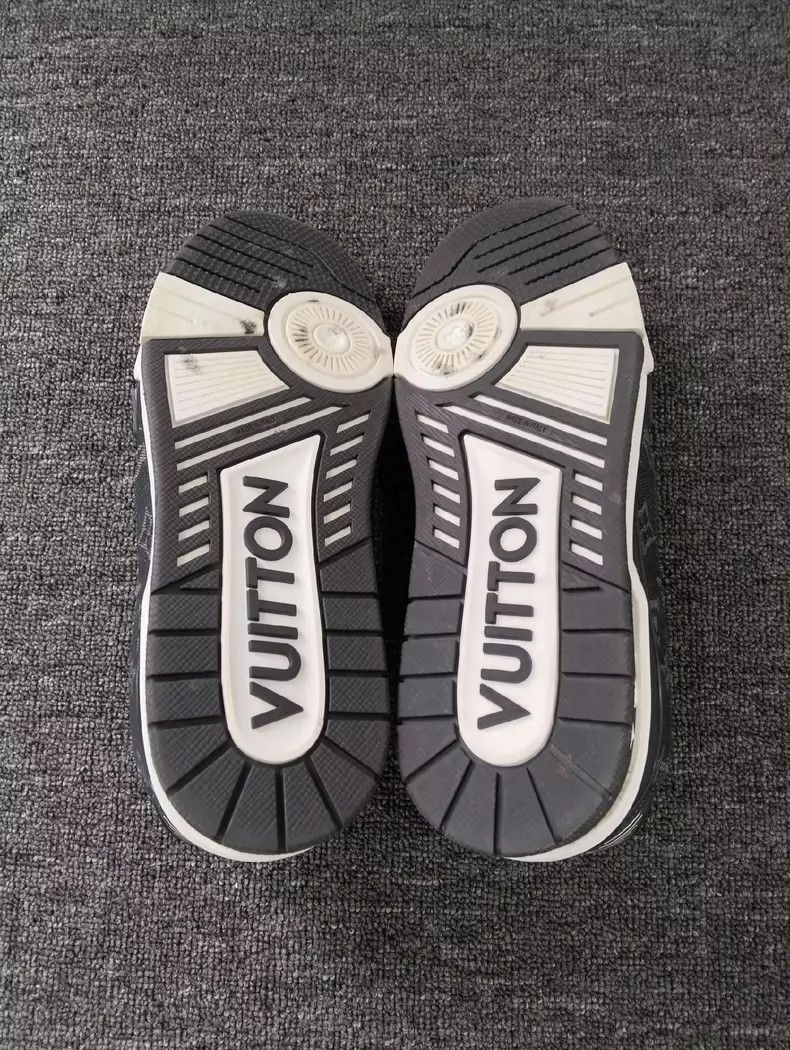 Louis Vuitton Louis Vuitton Trainer Size 43 Sneakers Size US 10.5 / EU 43-44 - 3 Thumbnail