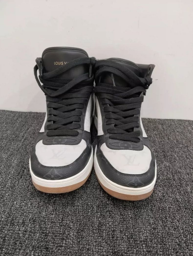 Louis Vuitton Louis Vuitton High Top Sneakers in Size 39 Size US 8 / EU 41 - 3 Thumbnail