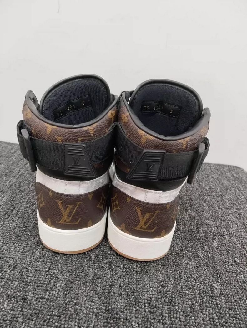 Louis Vuitton Louis Vuitton High Top Sneakers in Size 39 Size US 8 / EU 41 - 2 Thumbnail