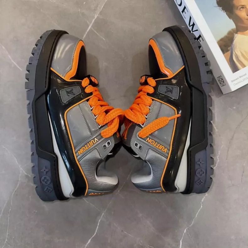 Louis Vuitton Louis Vuitton Sneakers Size 42 Orange and Gray Size US 9 / EU 42 - 7 Thumbnail