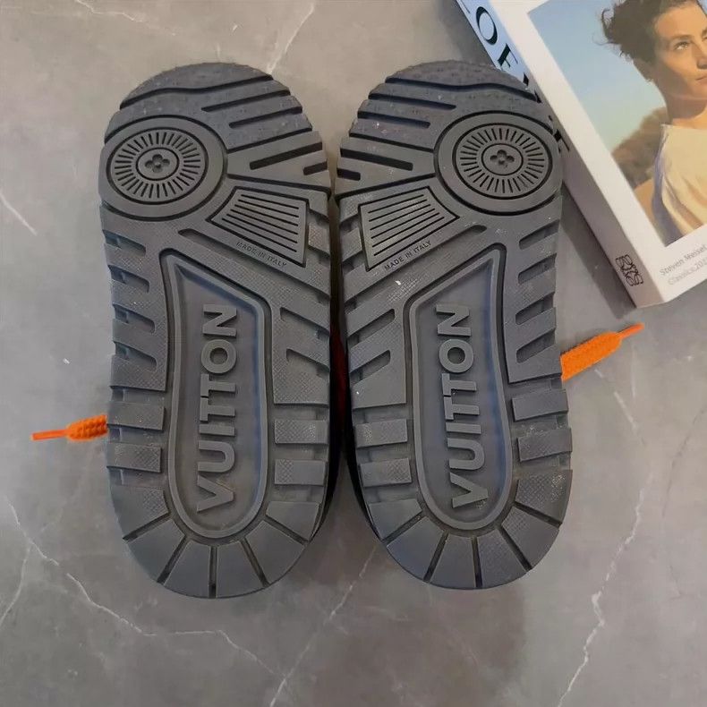 Louis Vuitton Louis Vuitton Sneakers Size 42 Orange and Gray Size US 9 / EU 42 - 8 Thumbnail