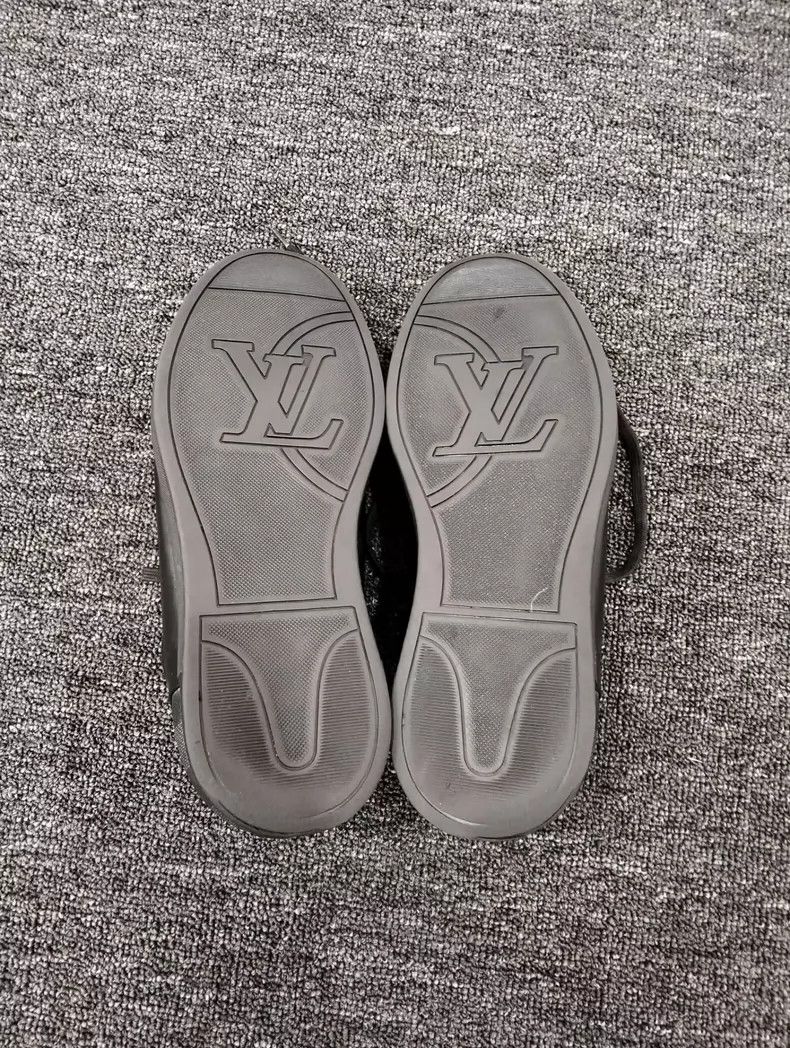 Louis Vuitton Louis Vuitton Black Sneakers Size 40 Size US 8 / EU 41 - 8 Thumbnail