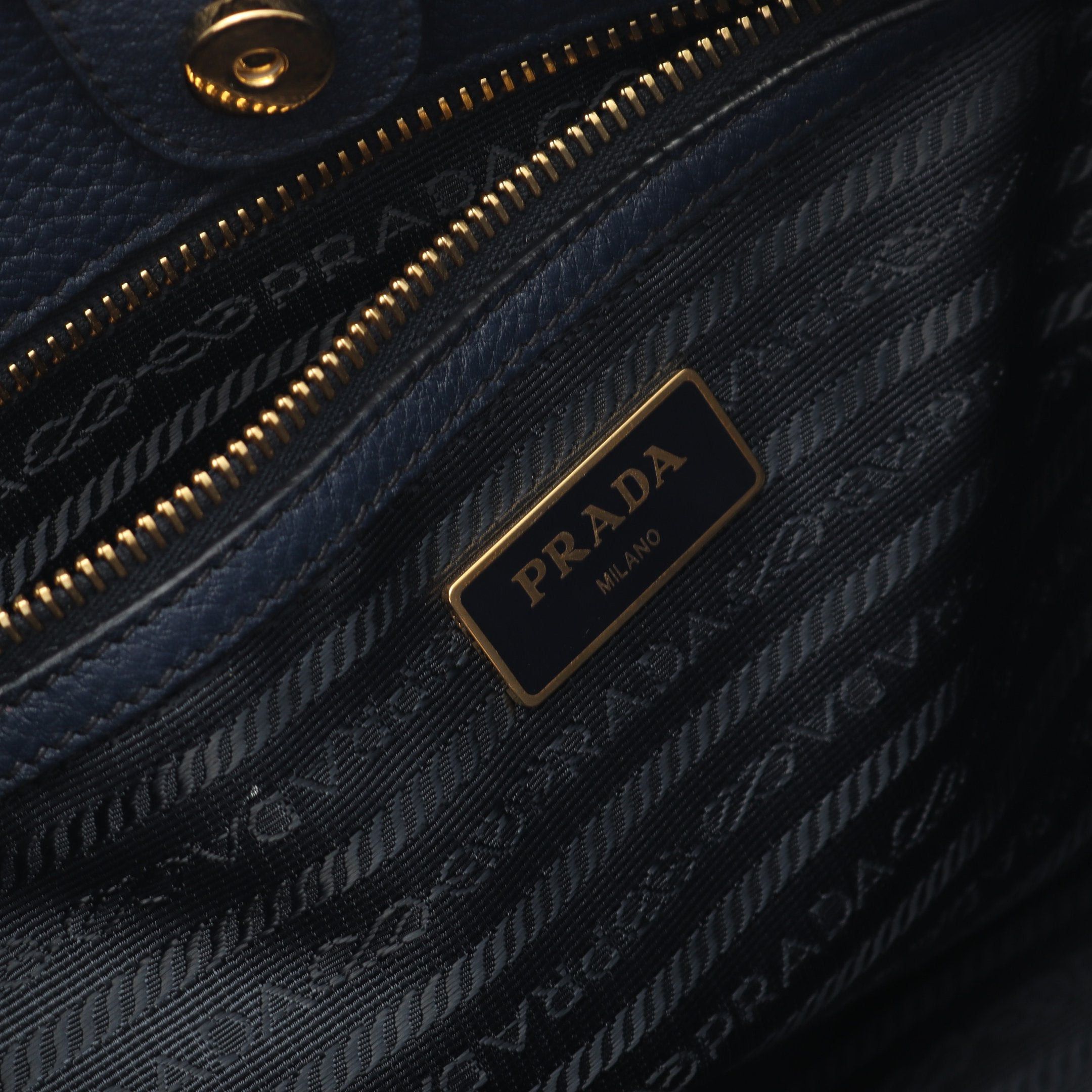 Prada Prada Vitello Phenix Shoulder Bag Tote Leather Black Size ONE SIZE - 4 Thumbnail