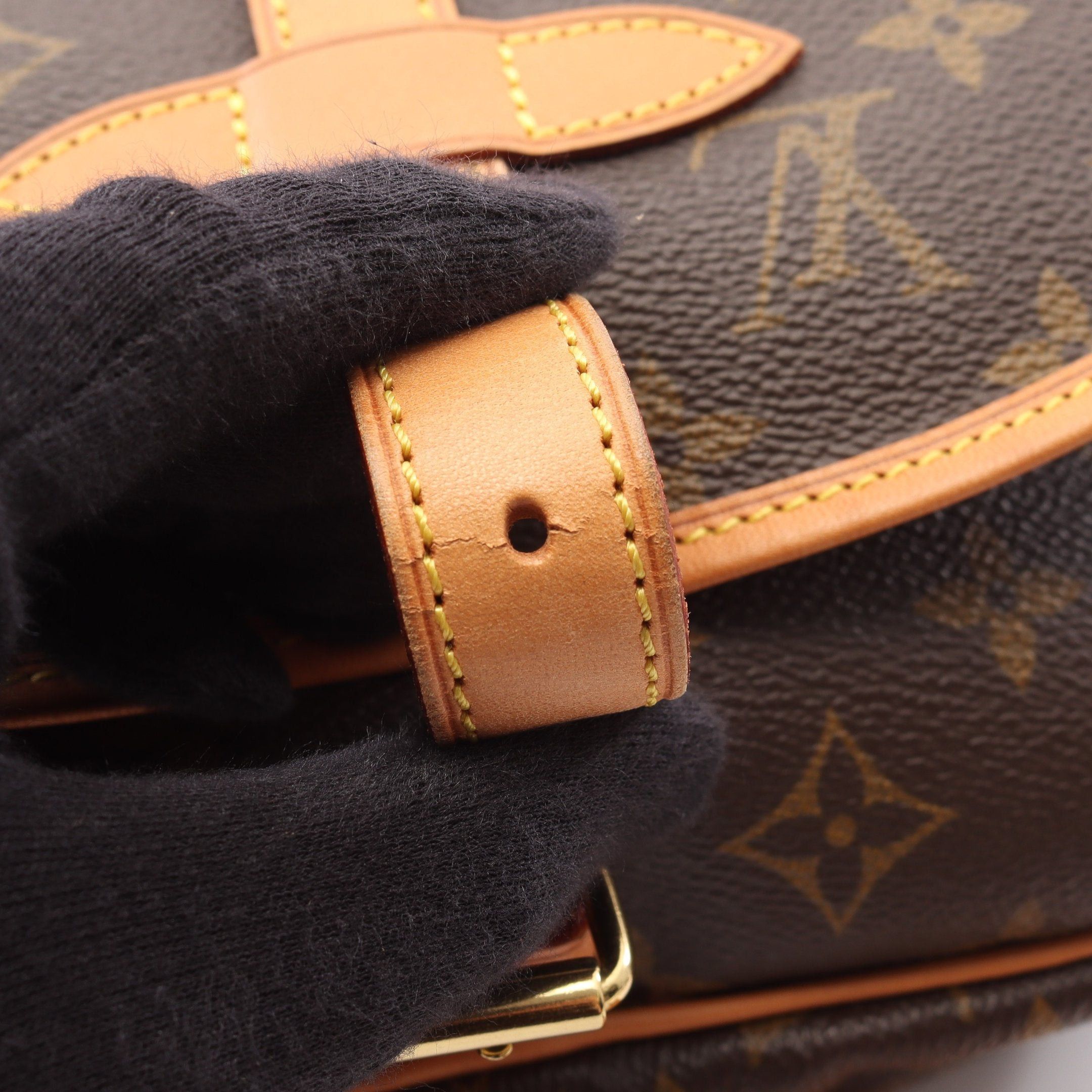 Louis Vuitton Louis Vuitton Saumur 30 Monogram Shoulder Bag Leather Brown Size ONE SIZE - 7 Thumbnail