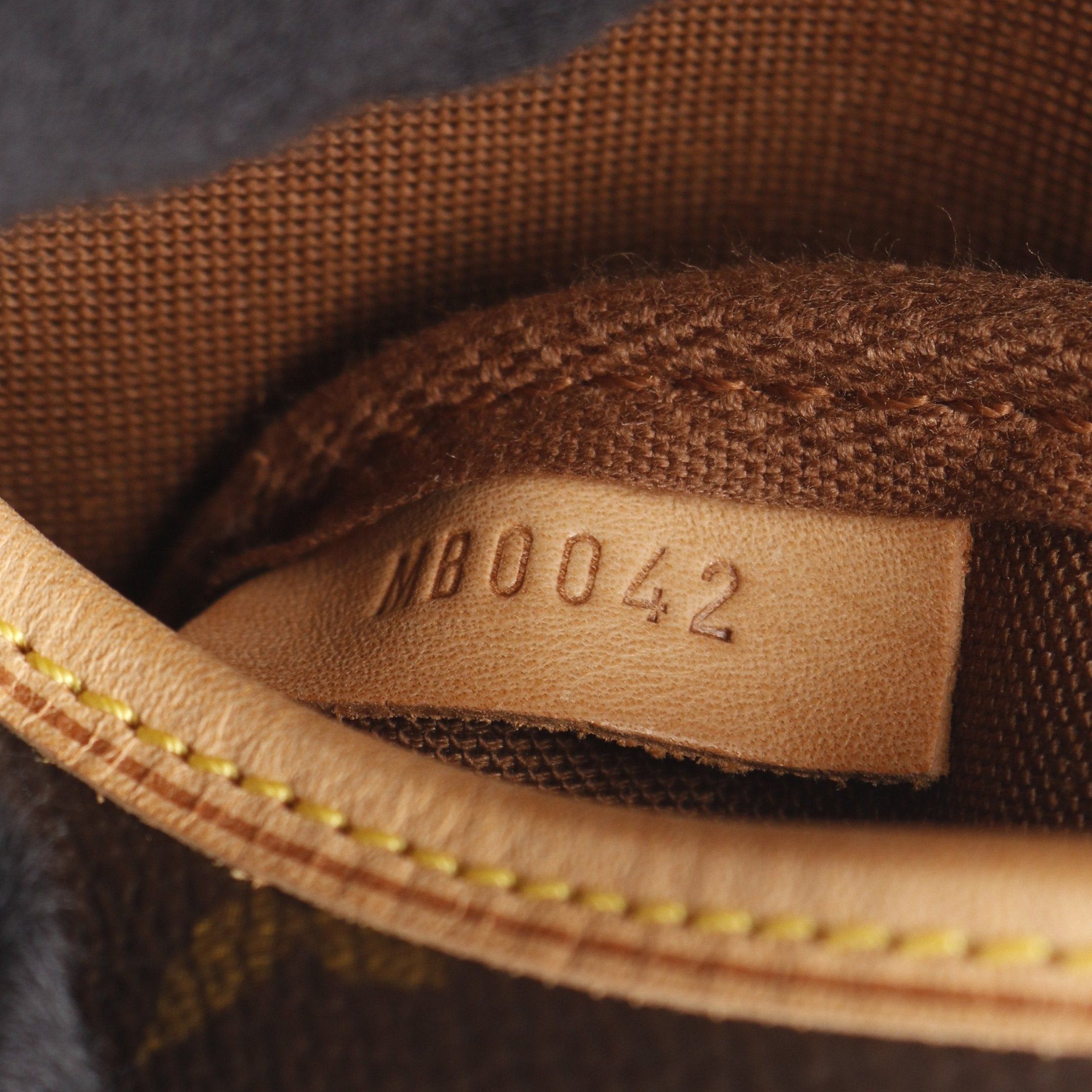 Louis Vuitton Louis Vuitton Saumur 30 Monogram Shoulder Bag Leather Brown Size ONE SIZE - 6 Thumbnail
