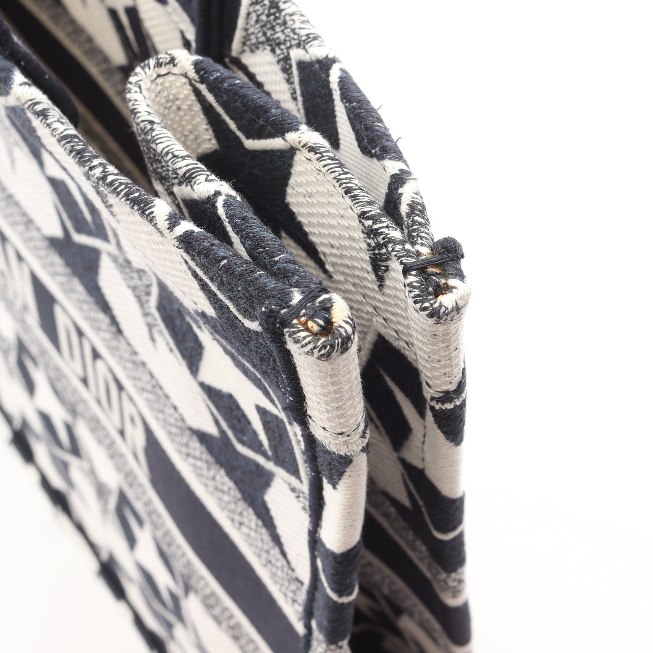 Dior Dior Book Tote Large Handbag Bag Canvas White Navy Shinjuku Isetan Limited Size ONE SIZE - 5 Thumbnail
