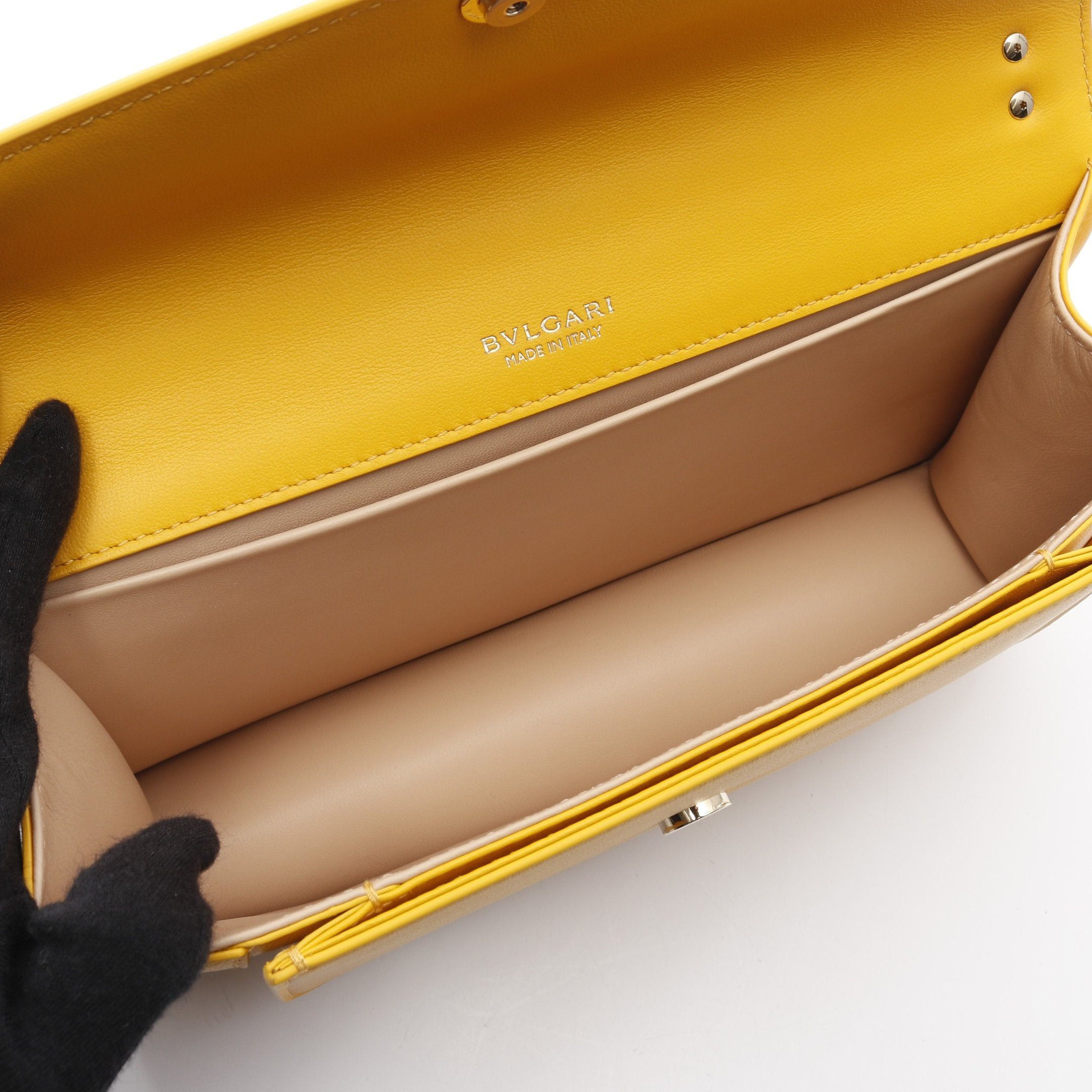 Bvlgari Bvlgari Serpenti Forever Chain Handbag Leather Yellow Size ONE SIZE - 3 Thumbnail