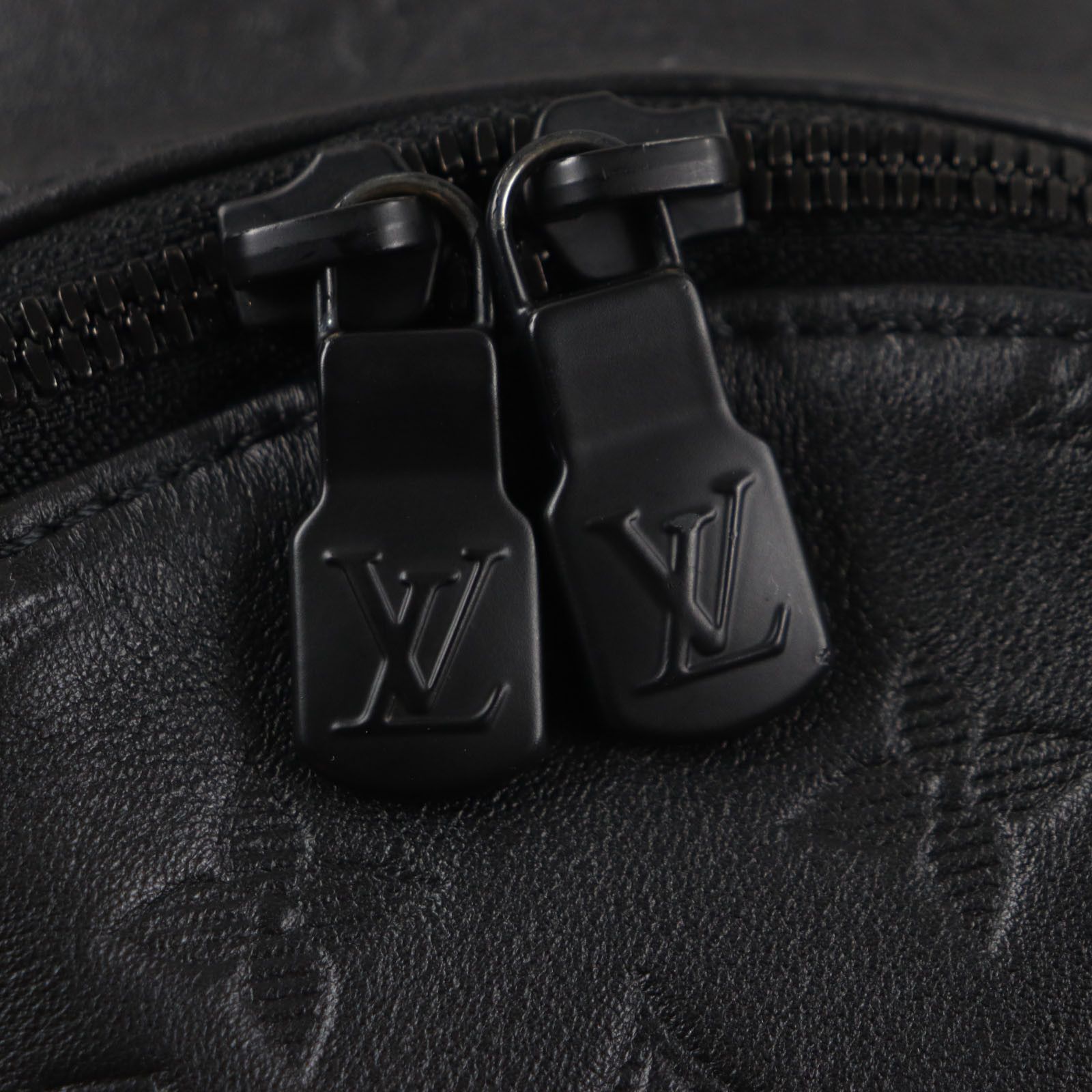 Louis Vuitton Louis Vuitton Louis Vuitton Monogram Shadow Racer Sling Bag Leather Sling Bag Leather Crossbody Bag M46107 Size ONE SIZE - 10 Thumbnail