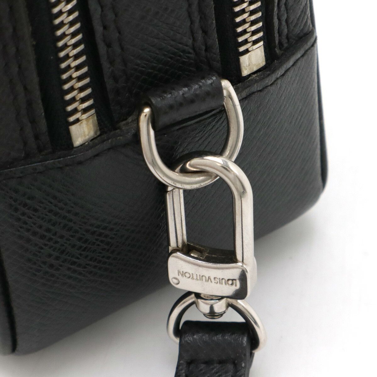 Louis Vuitton Louis Vuitton Louis Vuitton Pavel Taiga Clutch Bag Leather Clutch Bag M31142 Size ONE SIZE - 5 Thumbnail