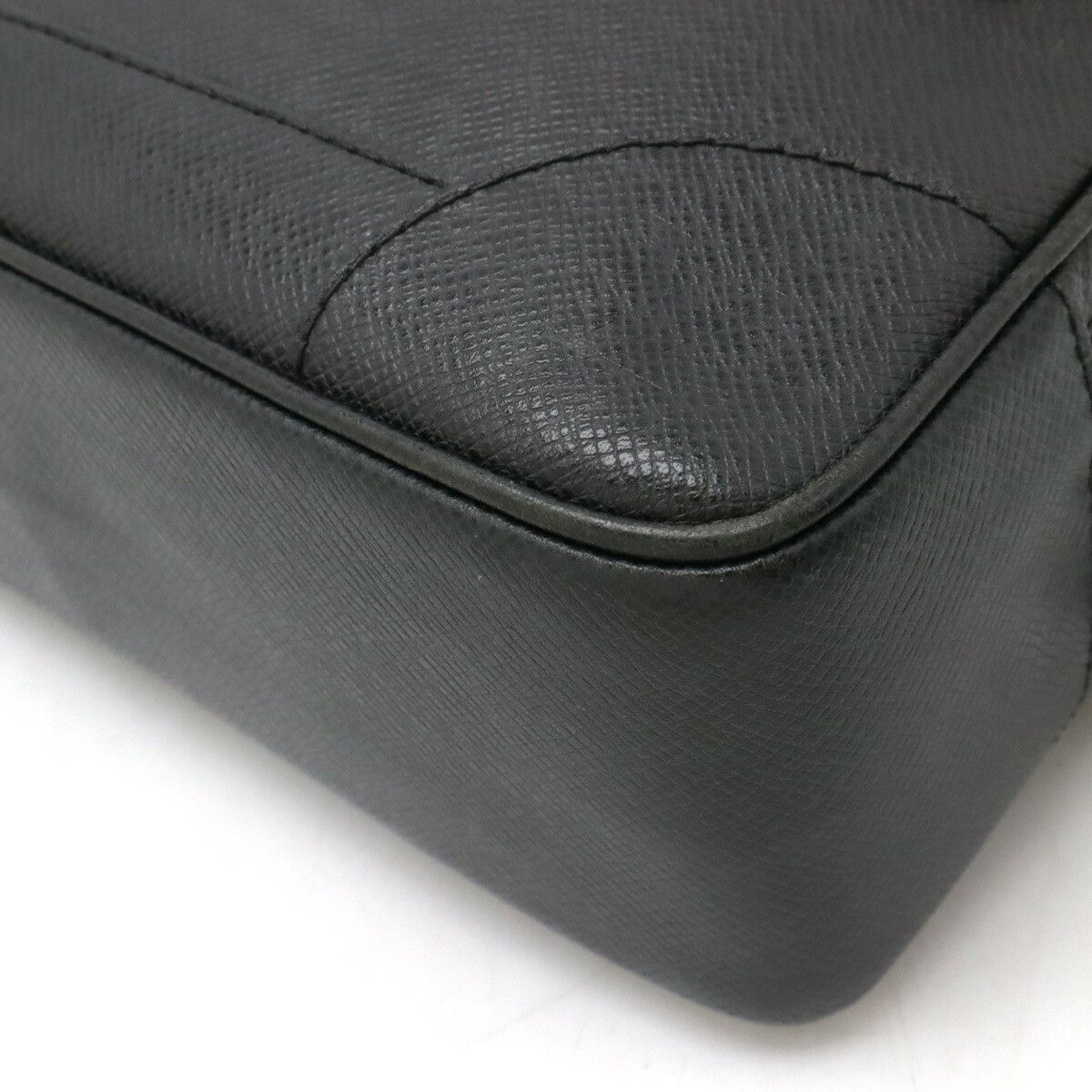 Louis Vuitton Louis Vuitton Louis Vuitton Pavel Taiga Clutch Bag Leather Clutch Bag M31142 Size ONE SIZE - 3 Thumbnail