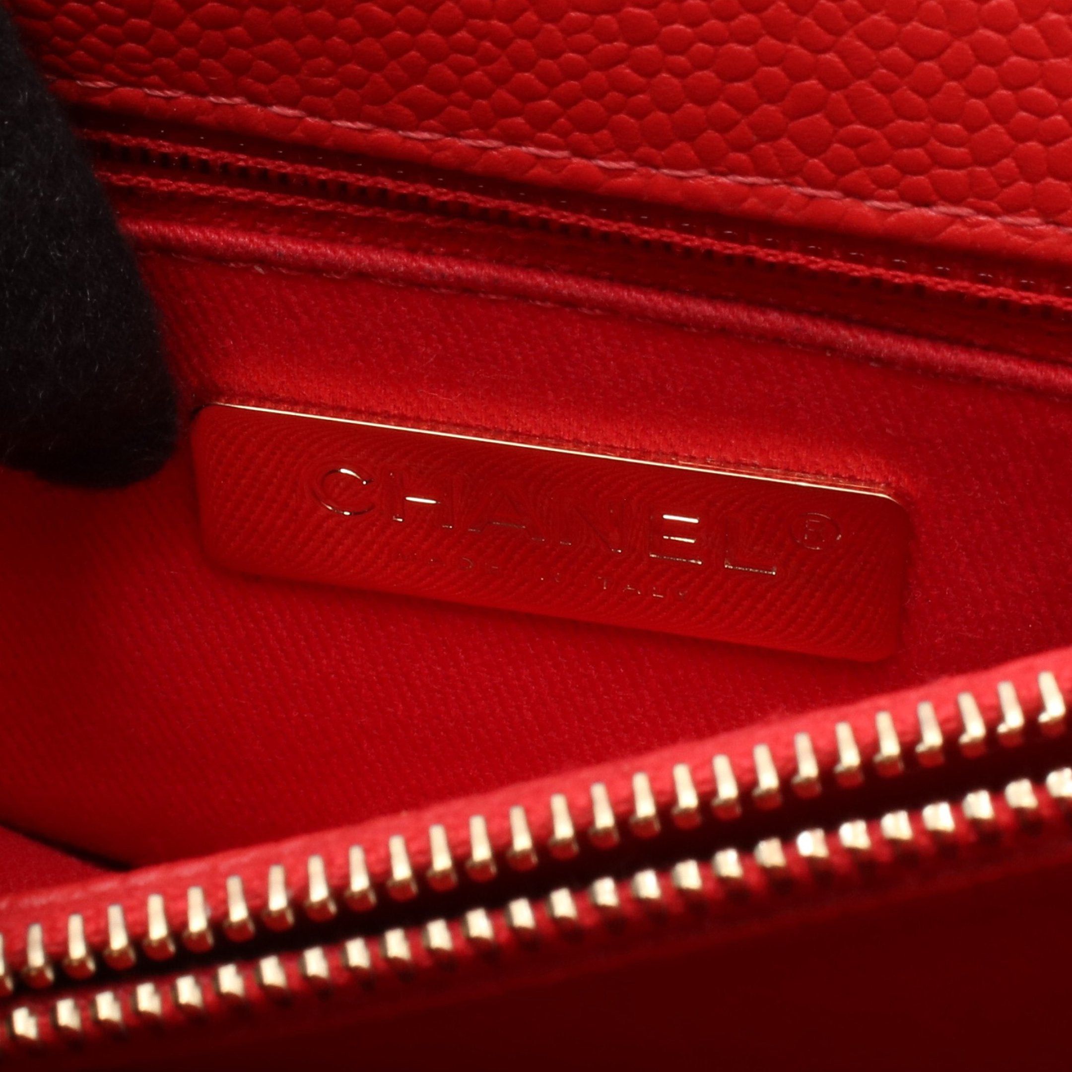 Chanel Chanel Matelasse Top Handle Chain Shoulder Bag Caviar Skin Red Gold Hardware Size ONE SIZE - 4 Thumbnail