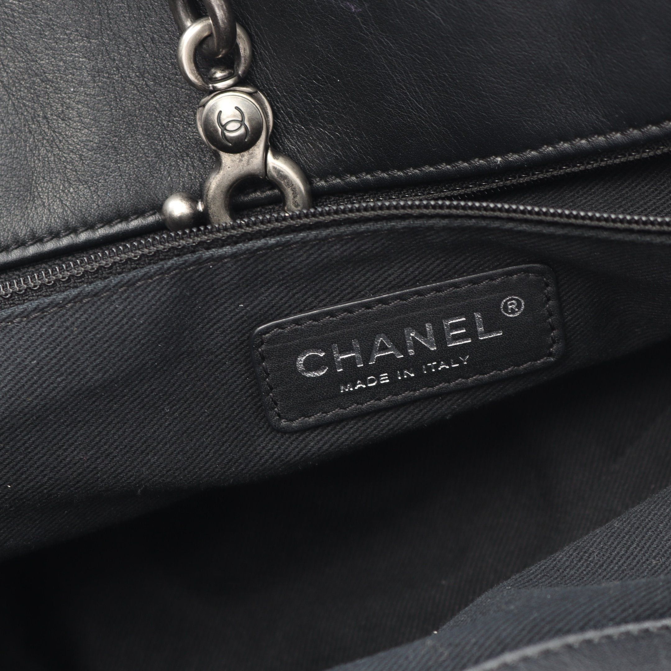 Chanel Chanel Matelasse Chain Shoulder Bag Tote Leather Black Antique Silver Hardware Size ONE SIZE - 4 Thumbnail