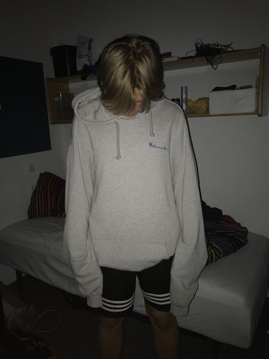 Vetements champion sweater clearance girl