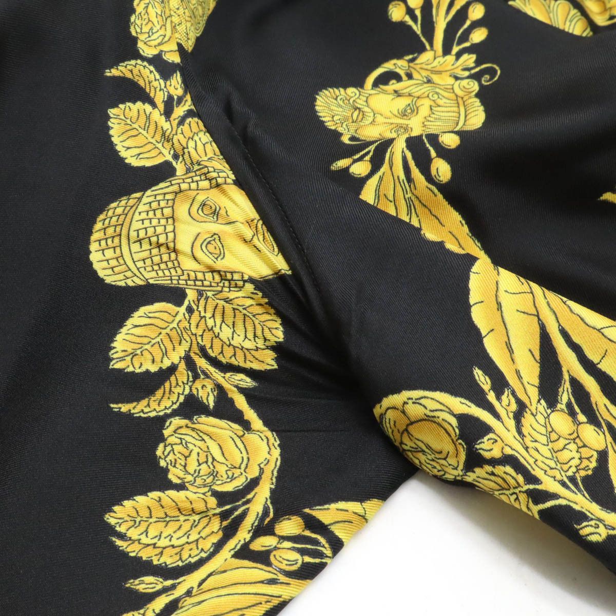 Versace Versace Versace Barocco Medusa Silk Shirt Others Tops Size ONE SIZE - 6 Thumbnail