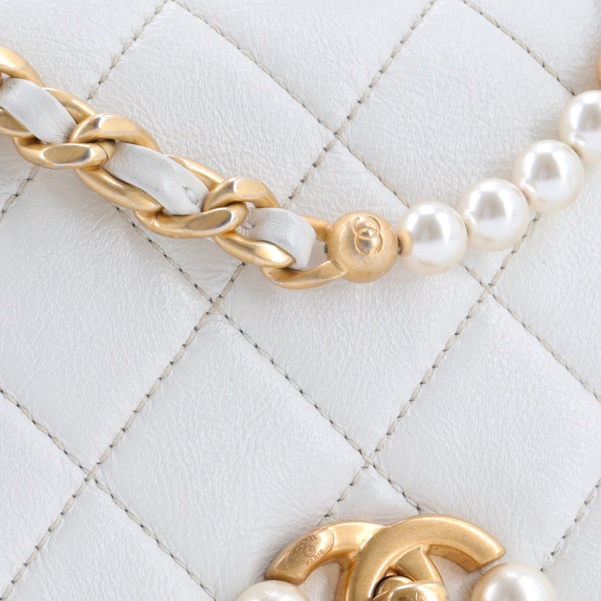 Chanel CHANEL - Chanel Pearl Side Flap shoulder bag in white glazed leather, limited edition Size ONE SIZE - 6 Thumbnail