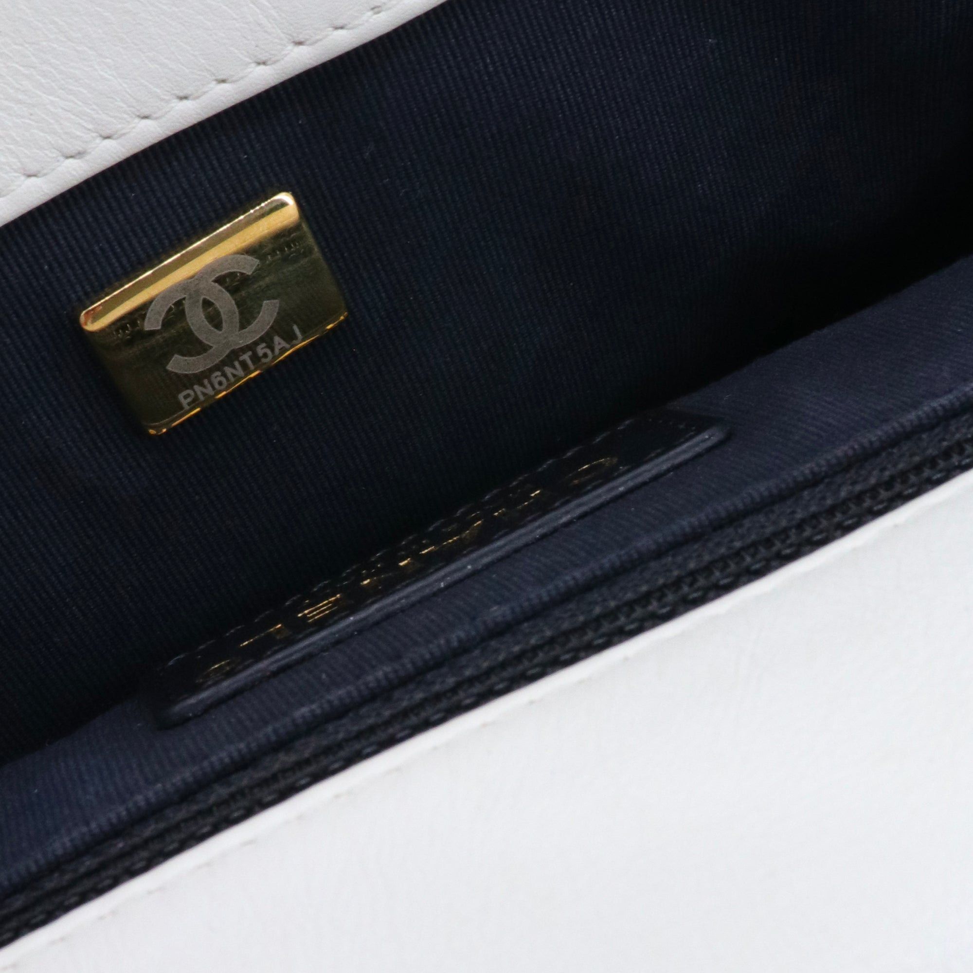 Chanel CHANEL - Chanel Pearl Side Flap shoulder bag in white glazed leather, limited edition Size ONE SIZE - 11 Thumbnail