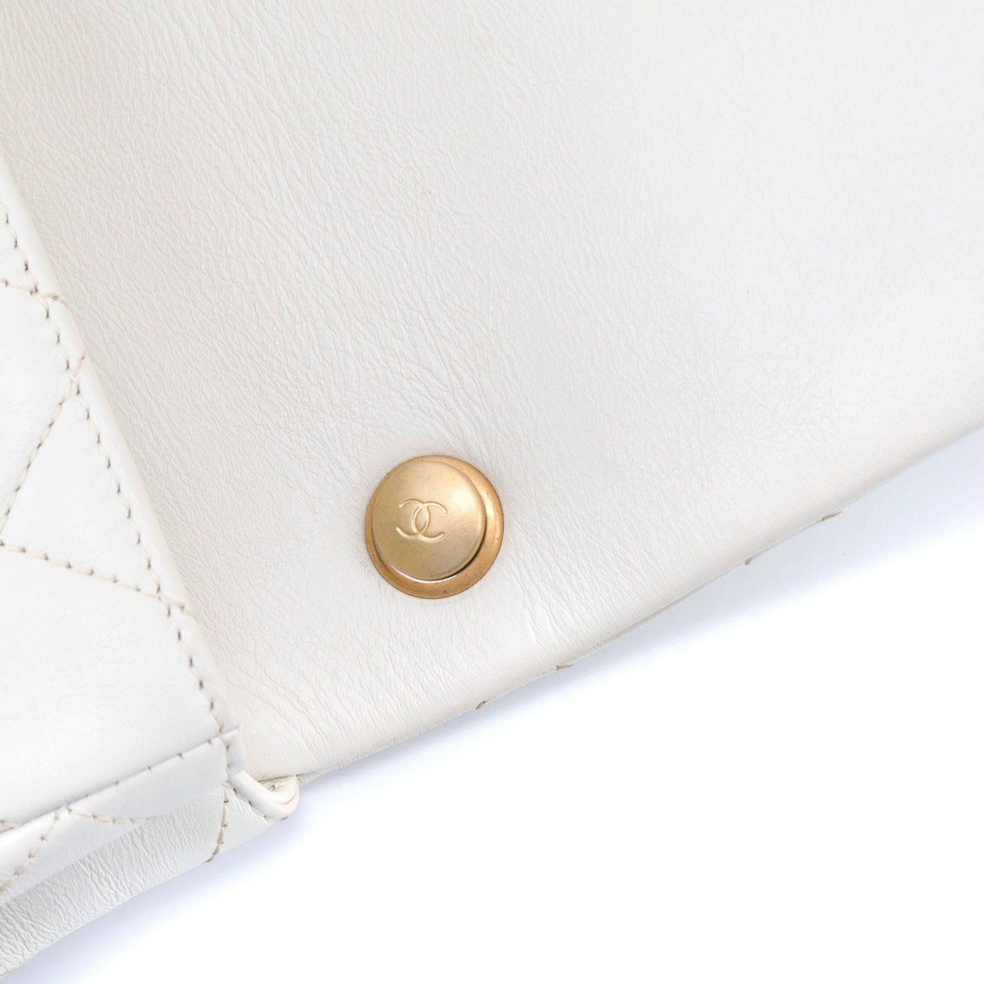 Chanel CHANEL - Chanel Pearl Side Flap shoulder bag in white glazed leather, limited edition Size ONE SIZE - 9 Thumbnail