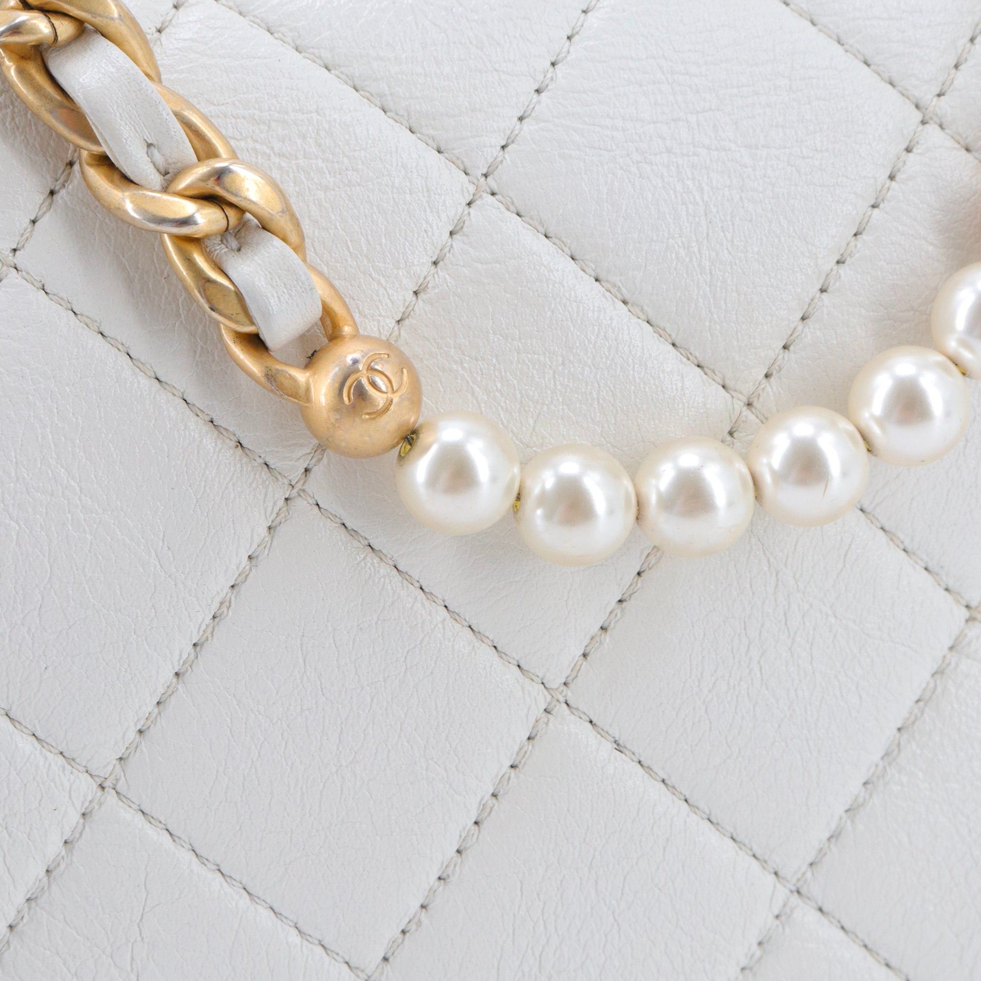 Chanel CHANEL - Chanel Pearl Side Flap shoulder bag in white glazed leather, limited edition Size ONE SIZE - 8 Thumbnail