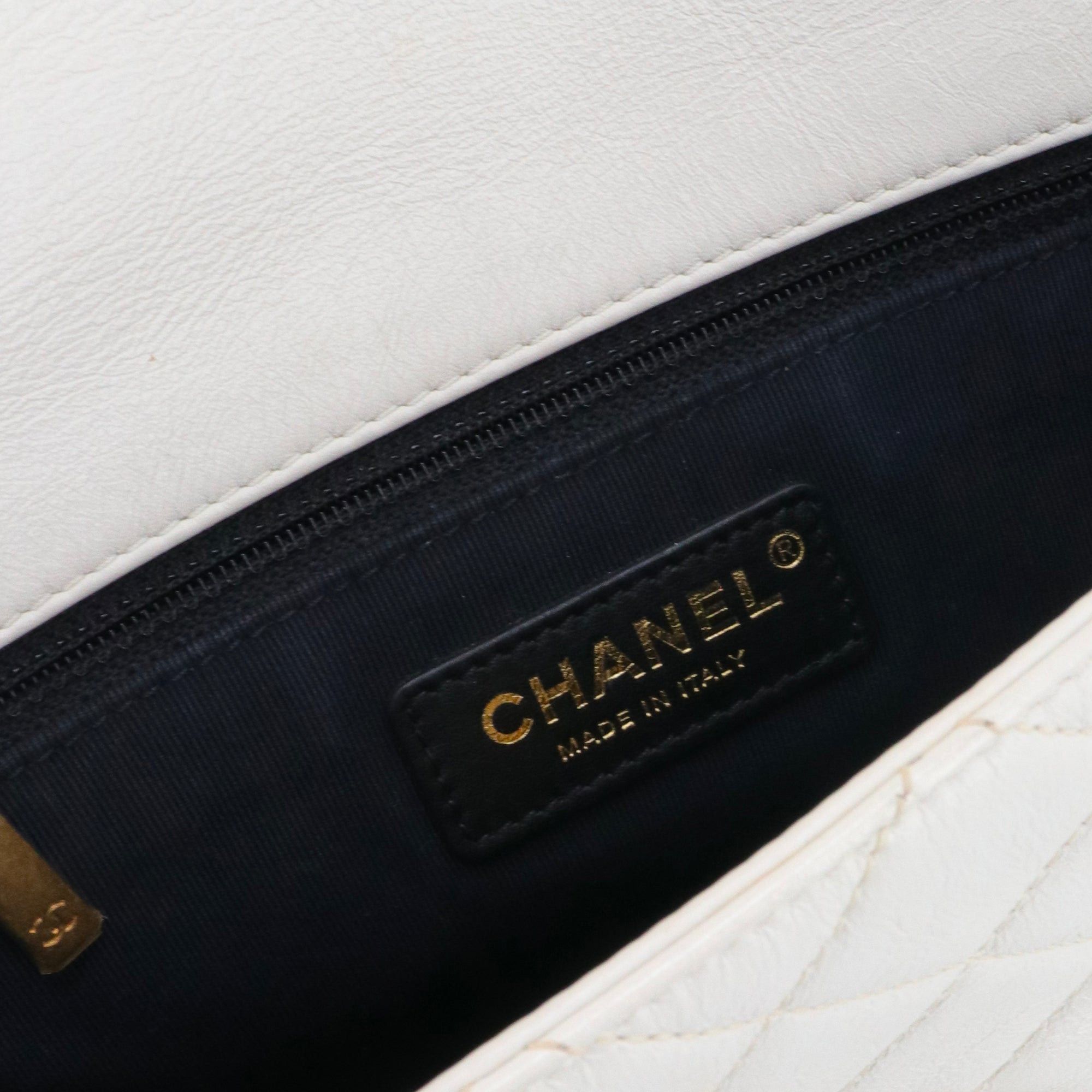 Chanel CHANEL - Chanel Pearl Side Flap shoulder bag in white glazed leather, limited edition Size ONE SIZE - 10 Thumbnail