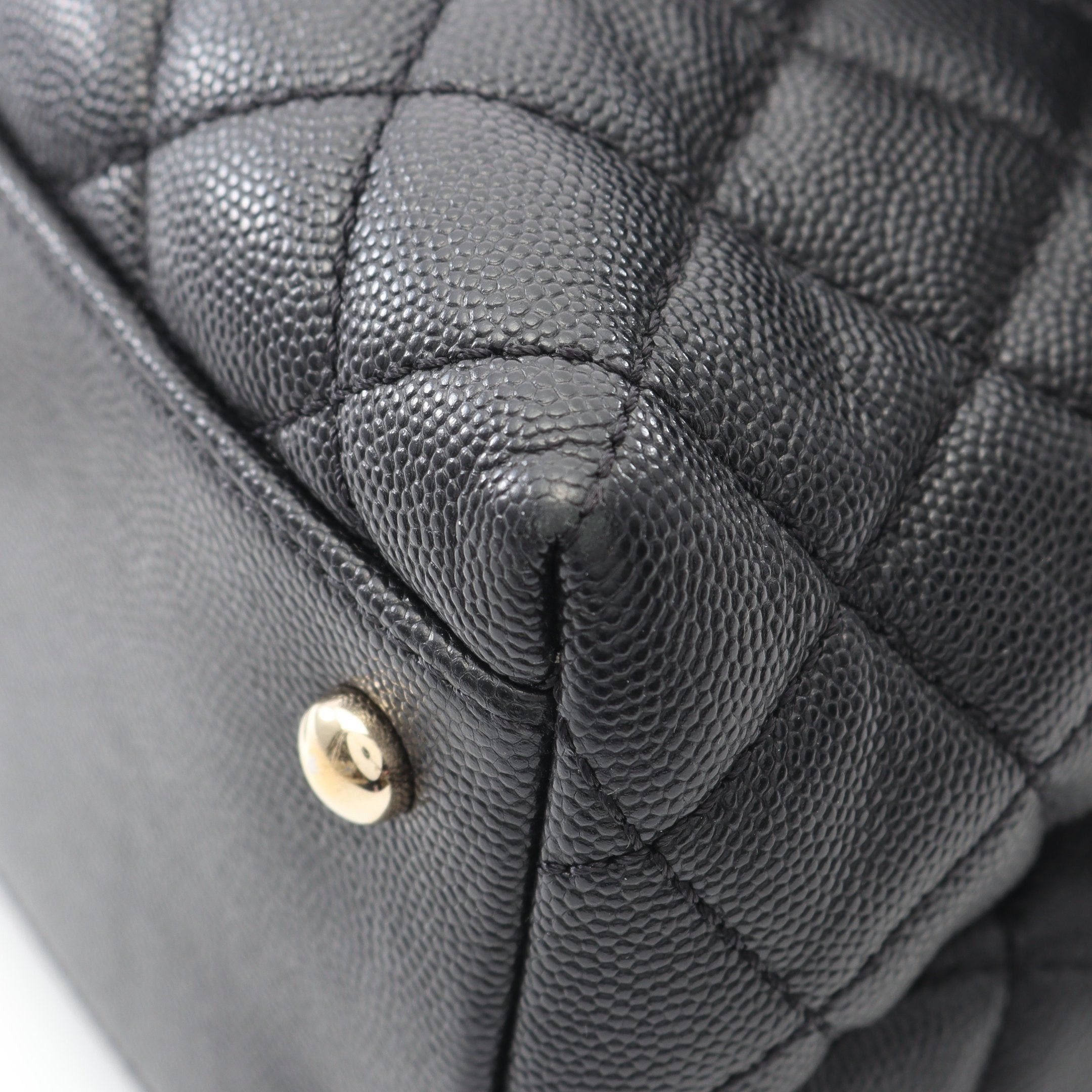 Chanel Chanel Coco Handle 29 Top Flap Bag Matelasse Handbag Caviar Skin Black Gold Hardware Size ONE SIZE - 6 Thumbnail