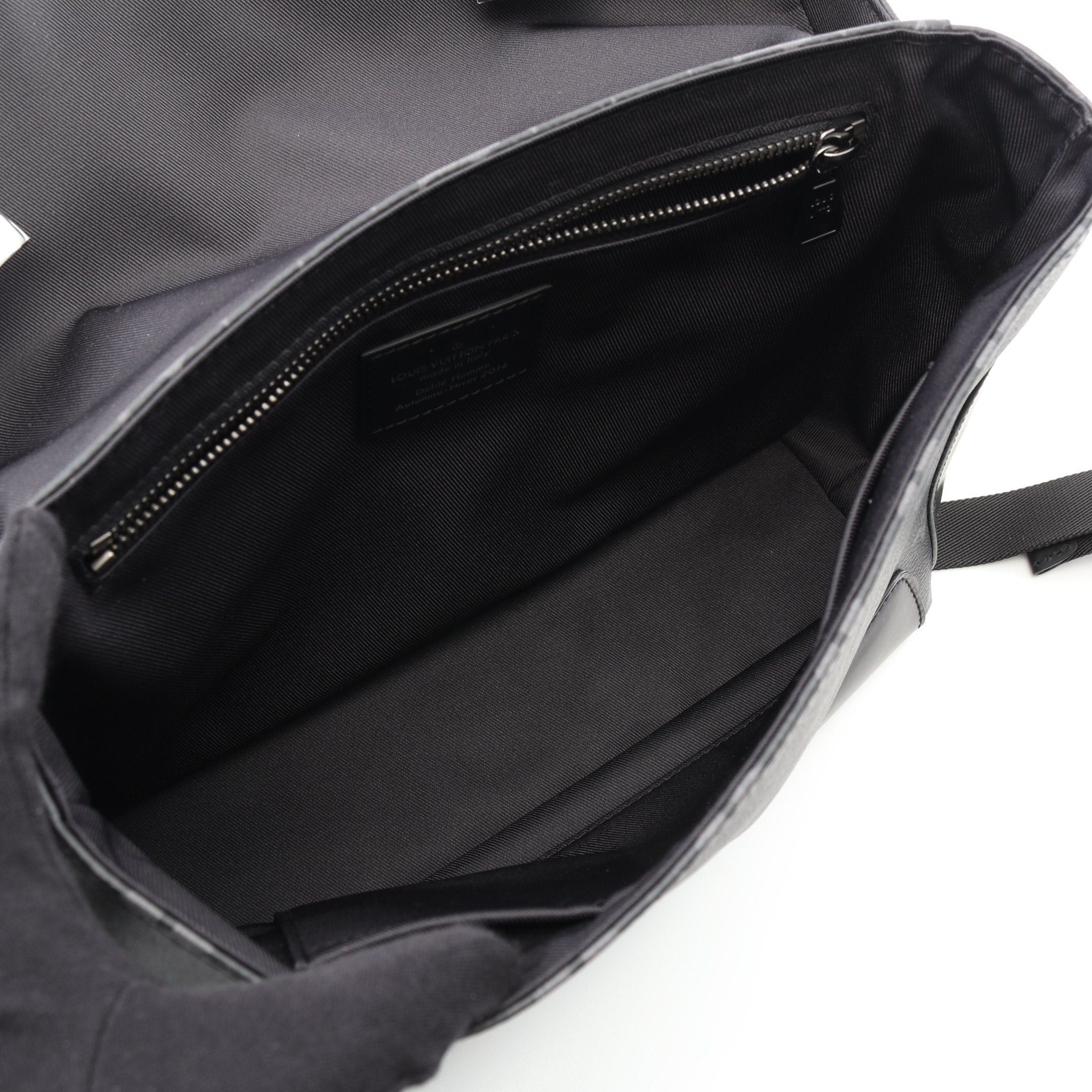 Louis Vuitton Louis Vuitton Messenger Voyage Pm Monogram Eclipse Shoulder Bag Leather Black Size ONE SIZE - 3 Thumbnail