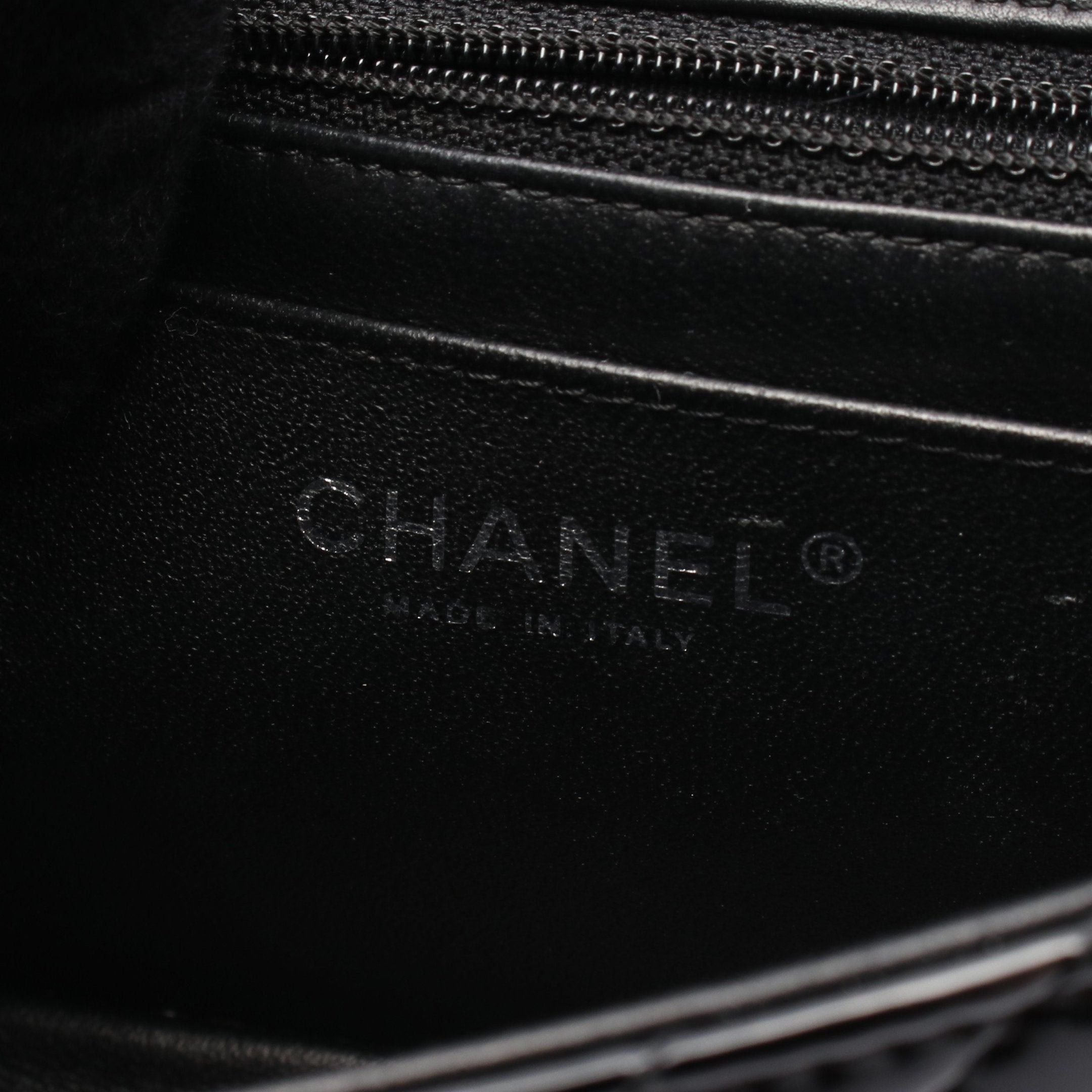 Chanel Chanel Chevron V-Stitch Chain Shoulder Bag Patent Leather Black Silver Hardware Size ONE SIZE - 4 Thumbnail