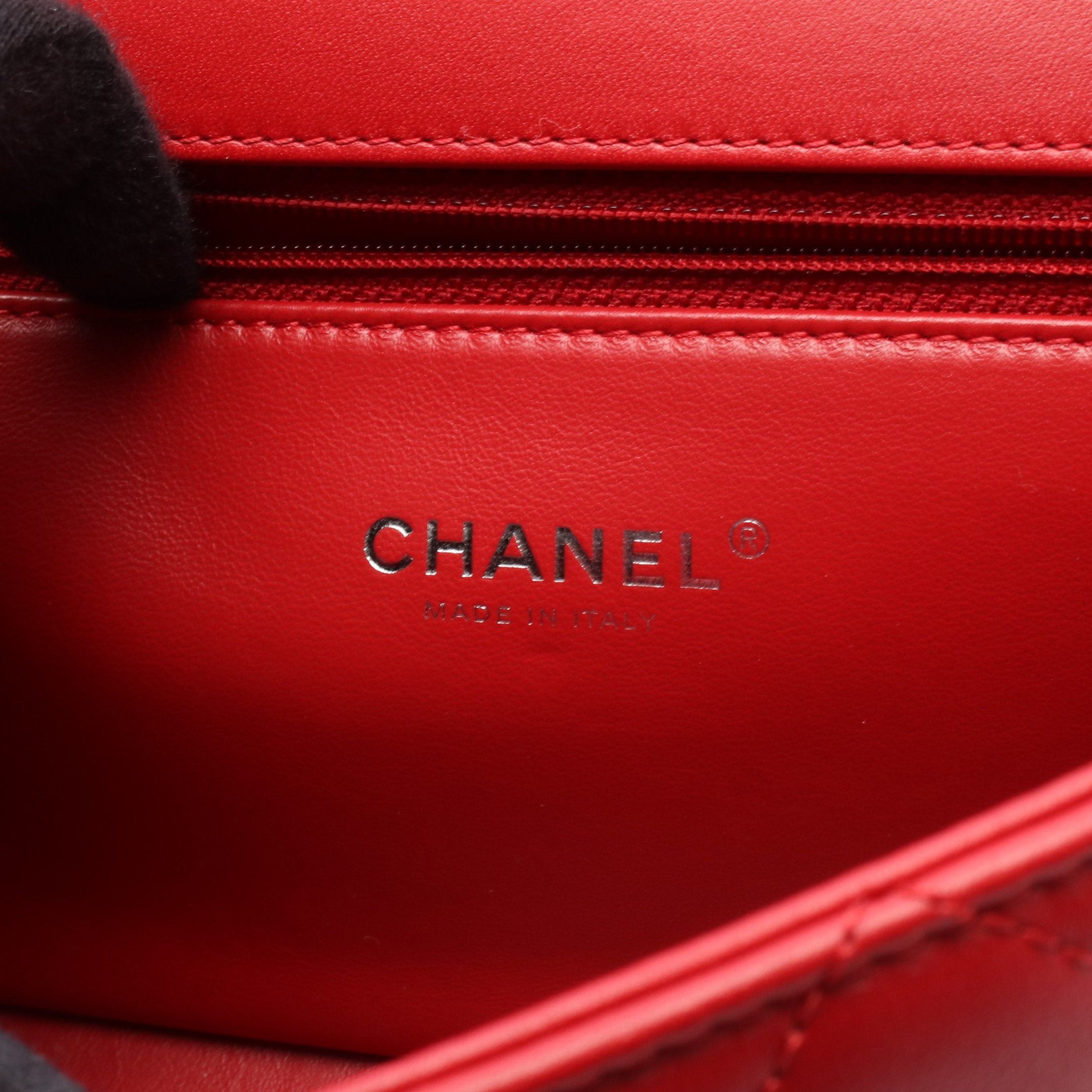 Chanel Chanel Cc Filigree Matelasse Chain Shoulder Bag Leather Red Hardware Size ONE SIZE - 4 Thumbnail