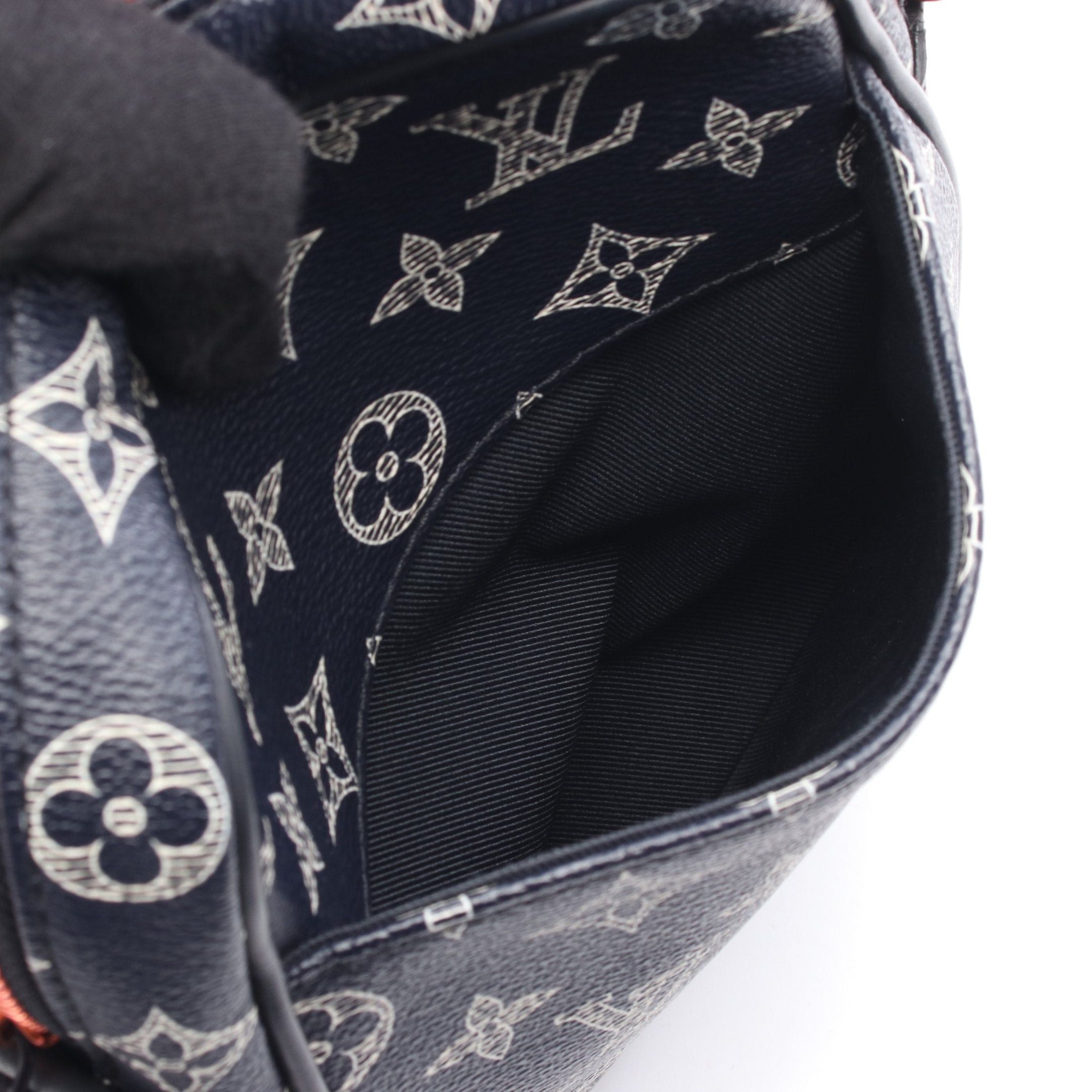 Louis Vuitton Louis Vuitton Danube Pm Monogram Ink Upside Down Shoulder Bag Leather Navy Red White Size ONE SIZE - 7 Thumbnail