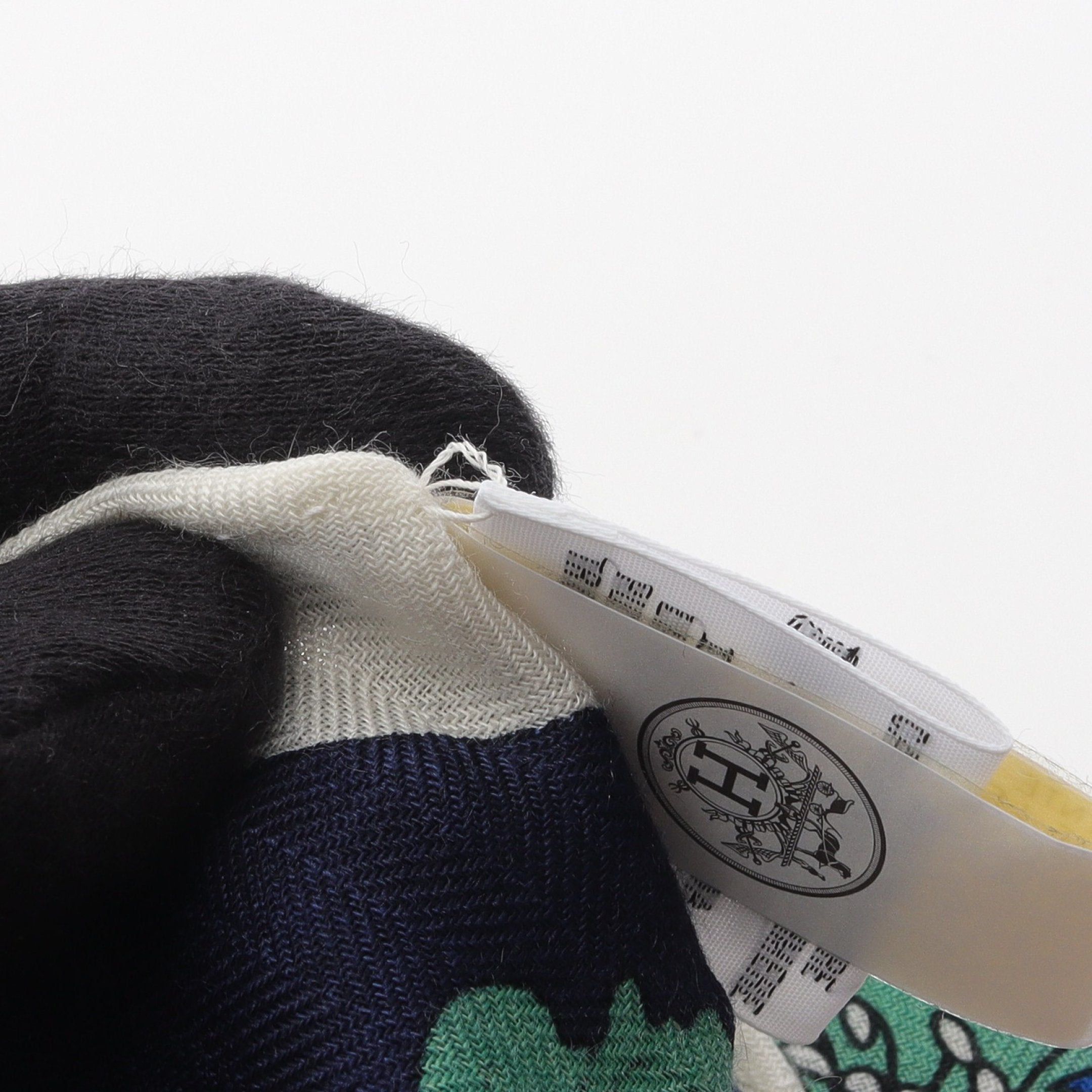 Hermes Hermes Triangle Geant Robe Legere Scarf Cashmere Silk Navy Multicolor Size ONE SIZE - 5 Thumbnail