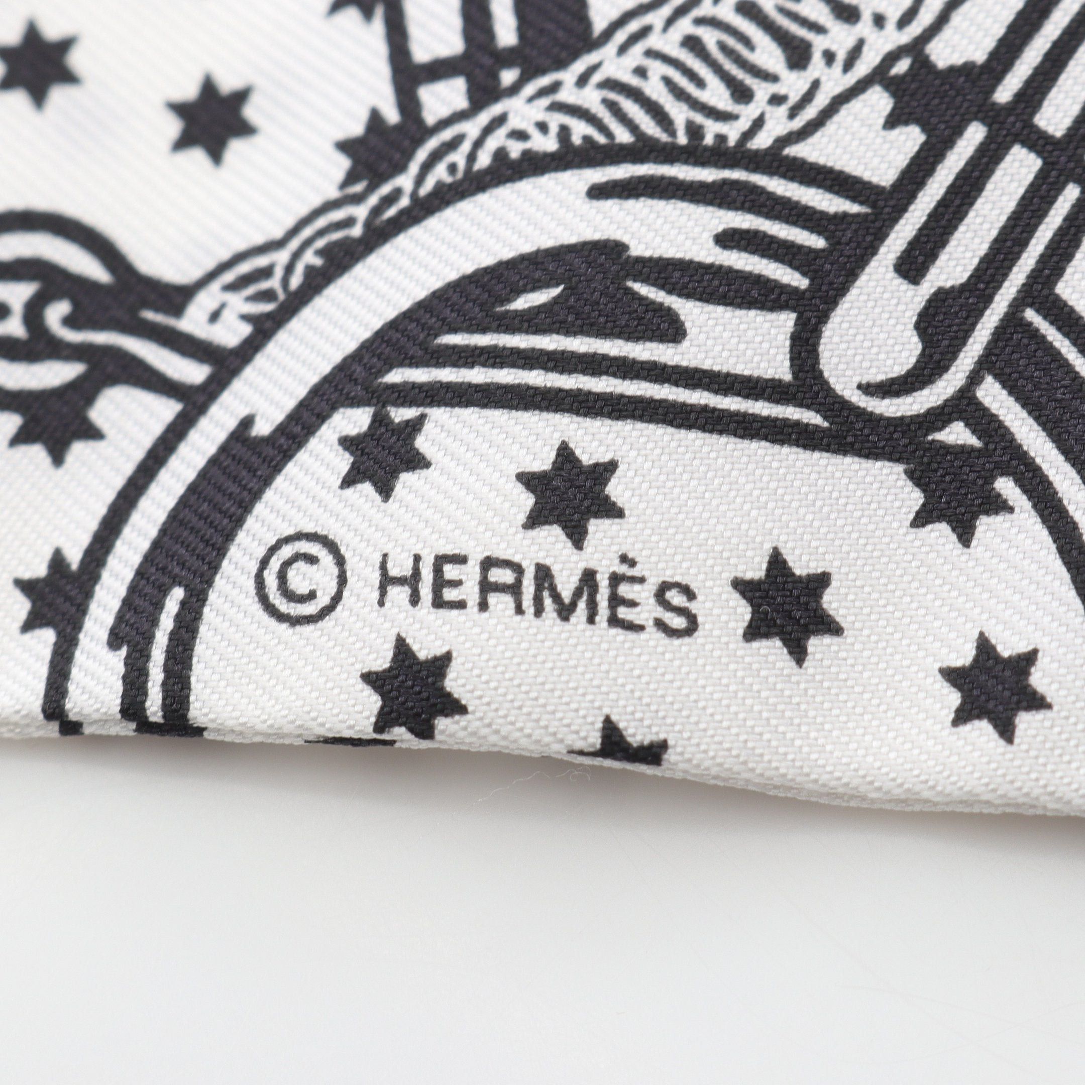 Hermes Hermes Twilly Eperon Ribbon Scarf Silk White Black Navy Size ONE SIZE - 2 Thumbnail