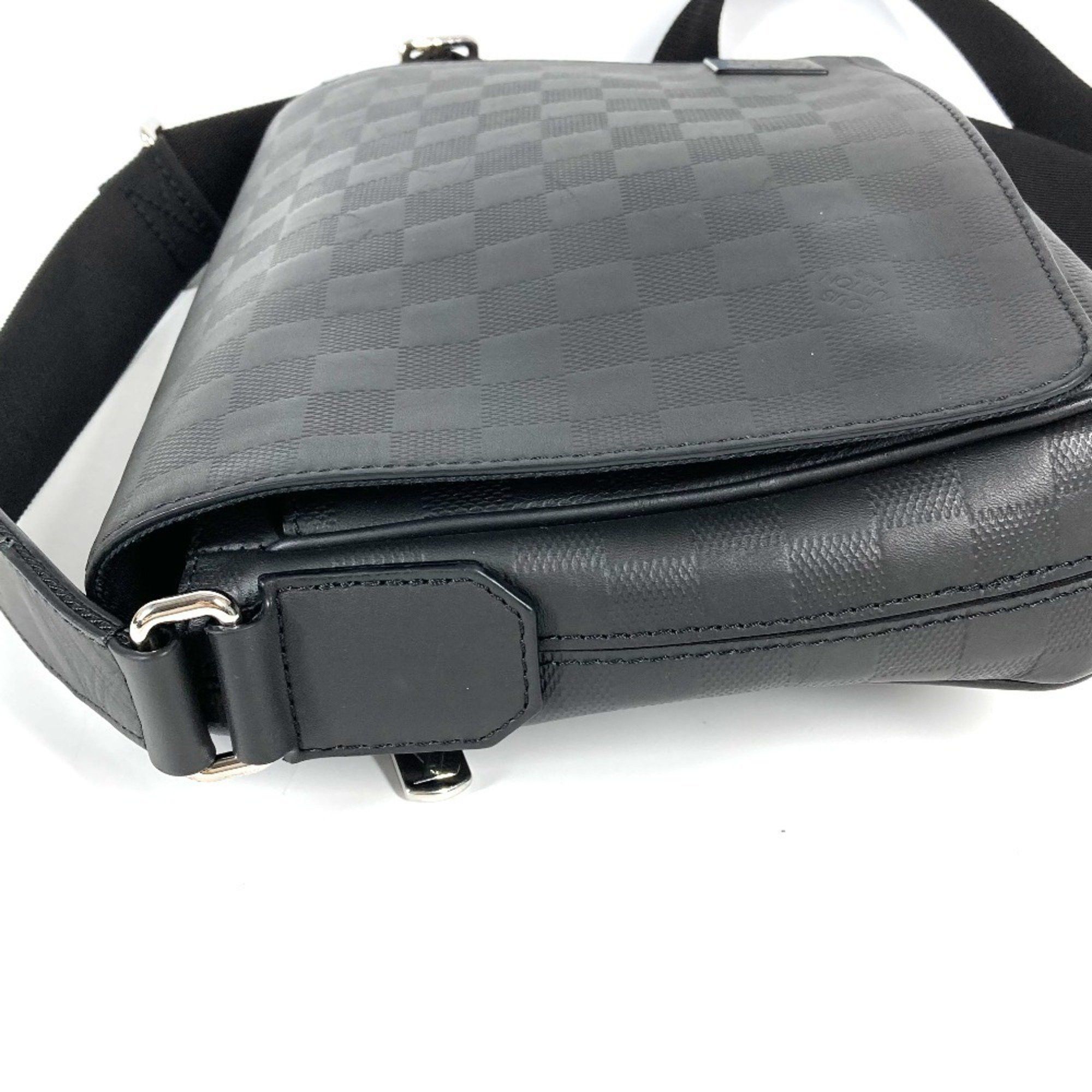Louis Vuitton Louis Vuitton District shoulder Size ONE SIZE - 3 Thumbnail