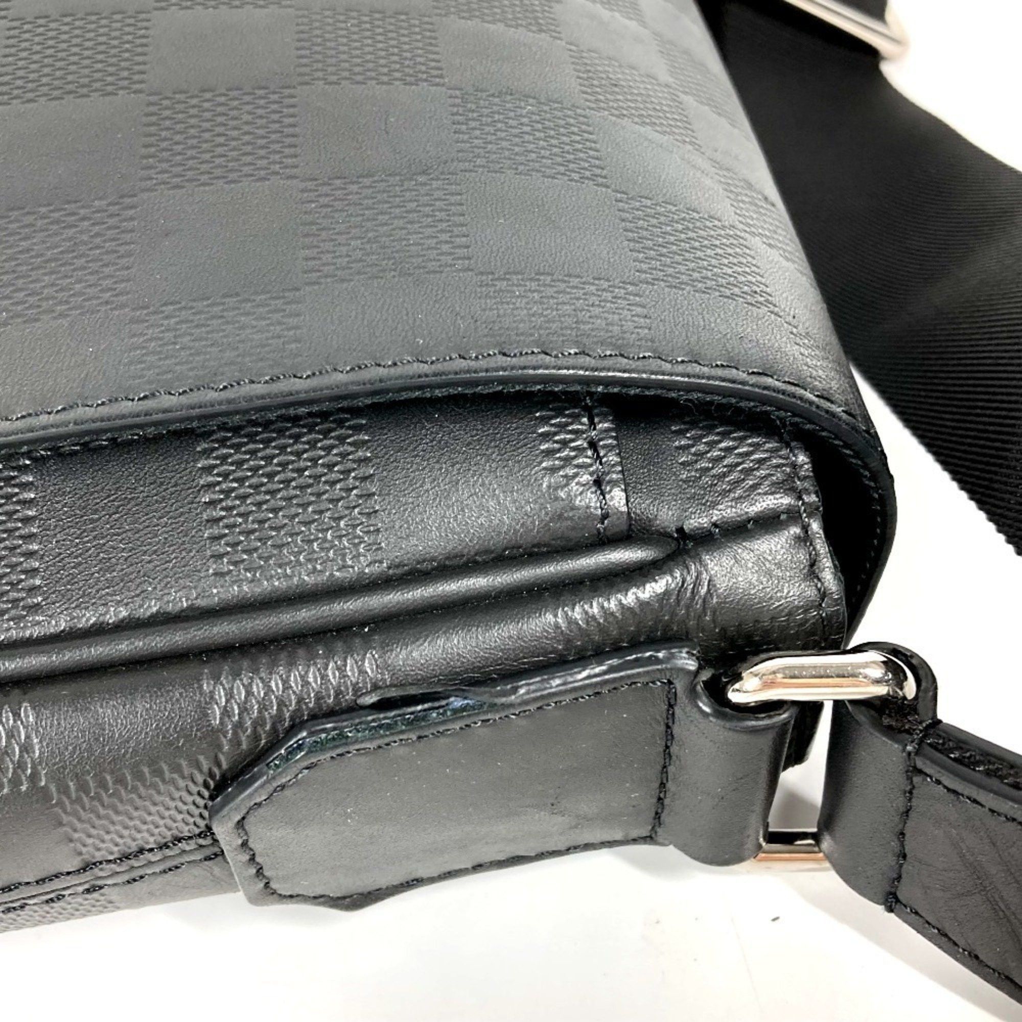 Louis Vuitton Louis Vuitton District shoulder Size ONE SIZE - 8 Thumbnail
