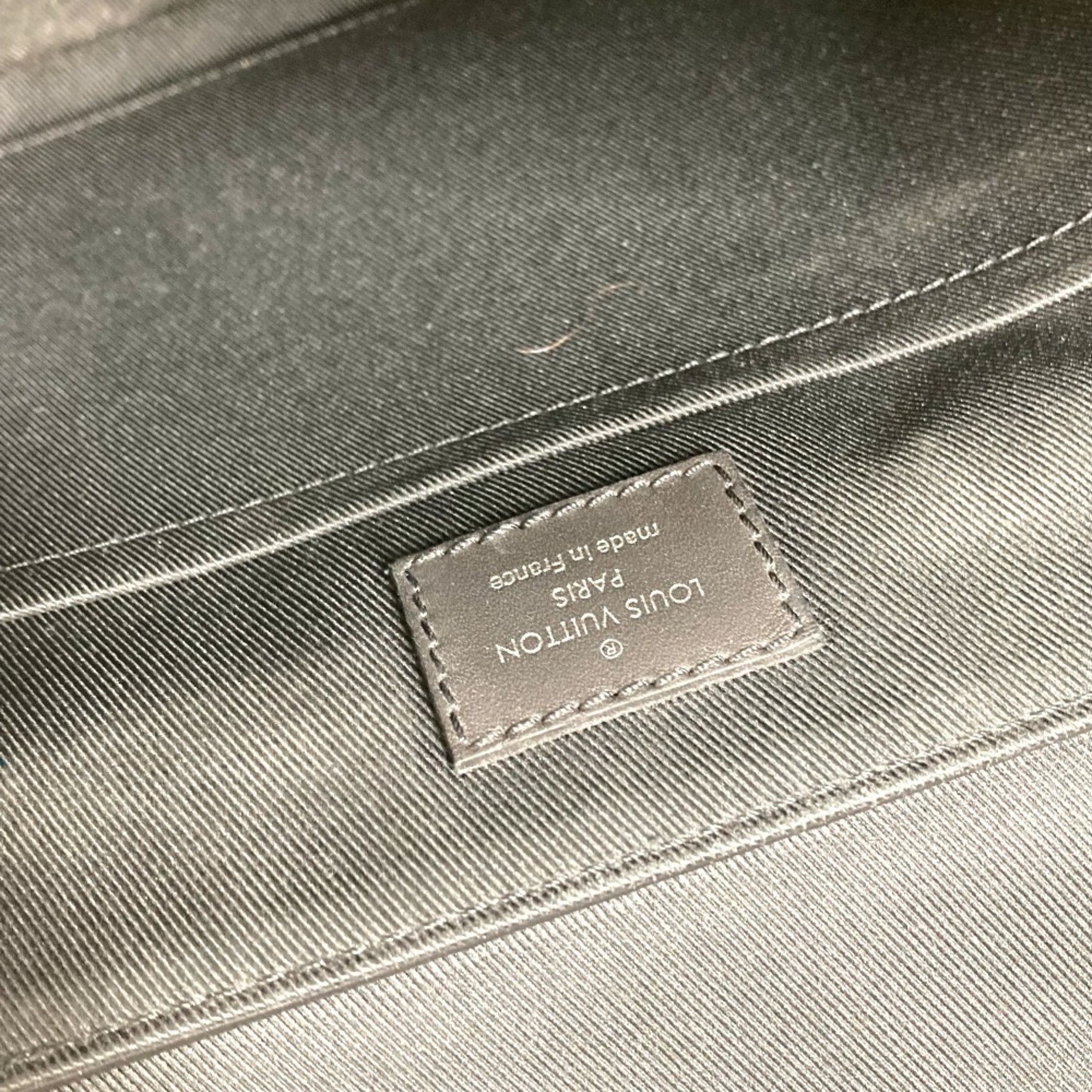 Louis Vuitton Louis Vuitton District shoulder Size ONE SIZE - 10 Thumbnail