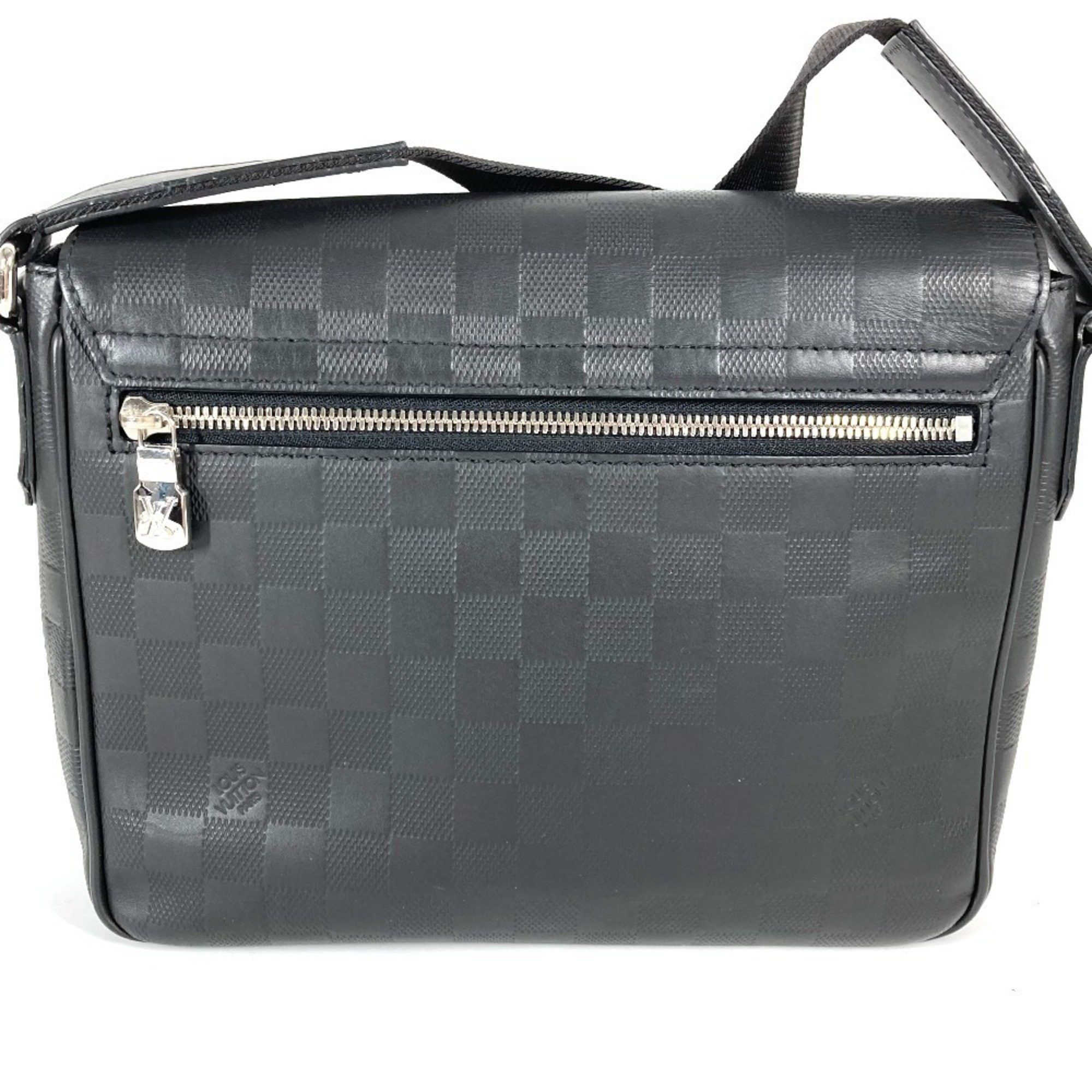 Louis Vuitton Louis Vuitton District shoulder Size ONE SIZE - 2 Thumbnail