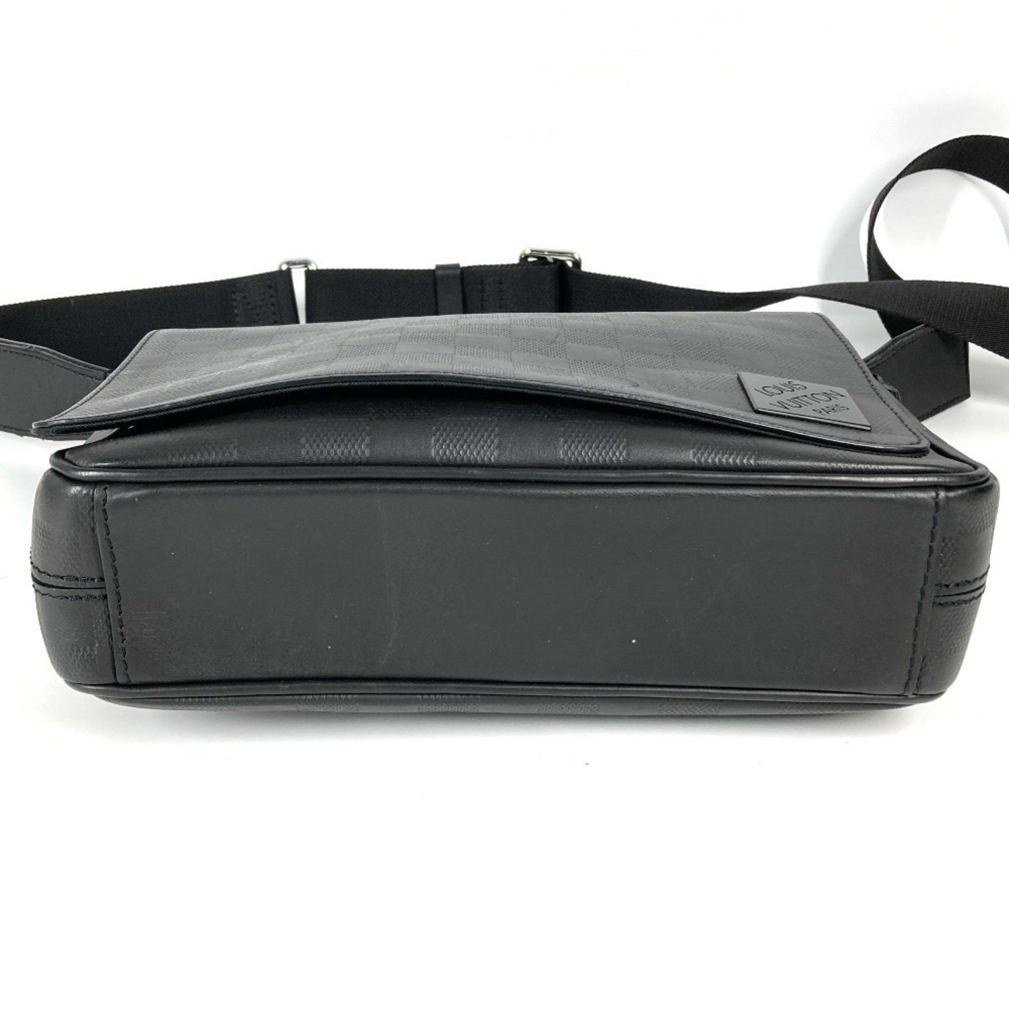 Louis Vuitton Louis Vuitton District shoulder Size ONE SIZE - 6 Thumbnail