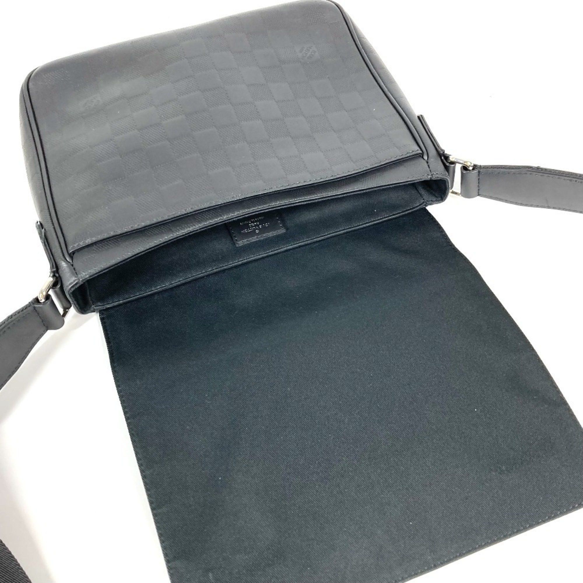 Louis Vuitton Louis Vuitton District shoulder Size ONE SIZE - 9 Thumbnail